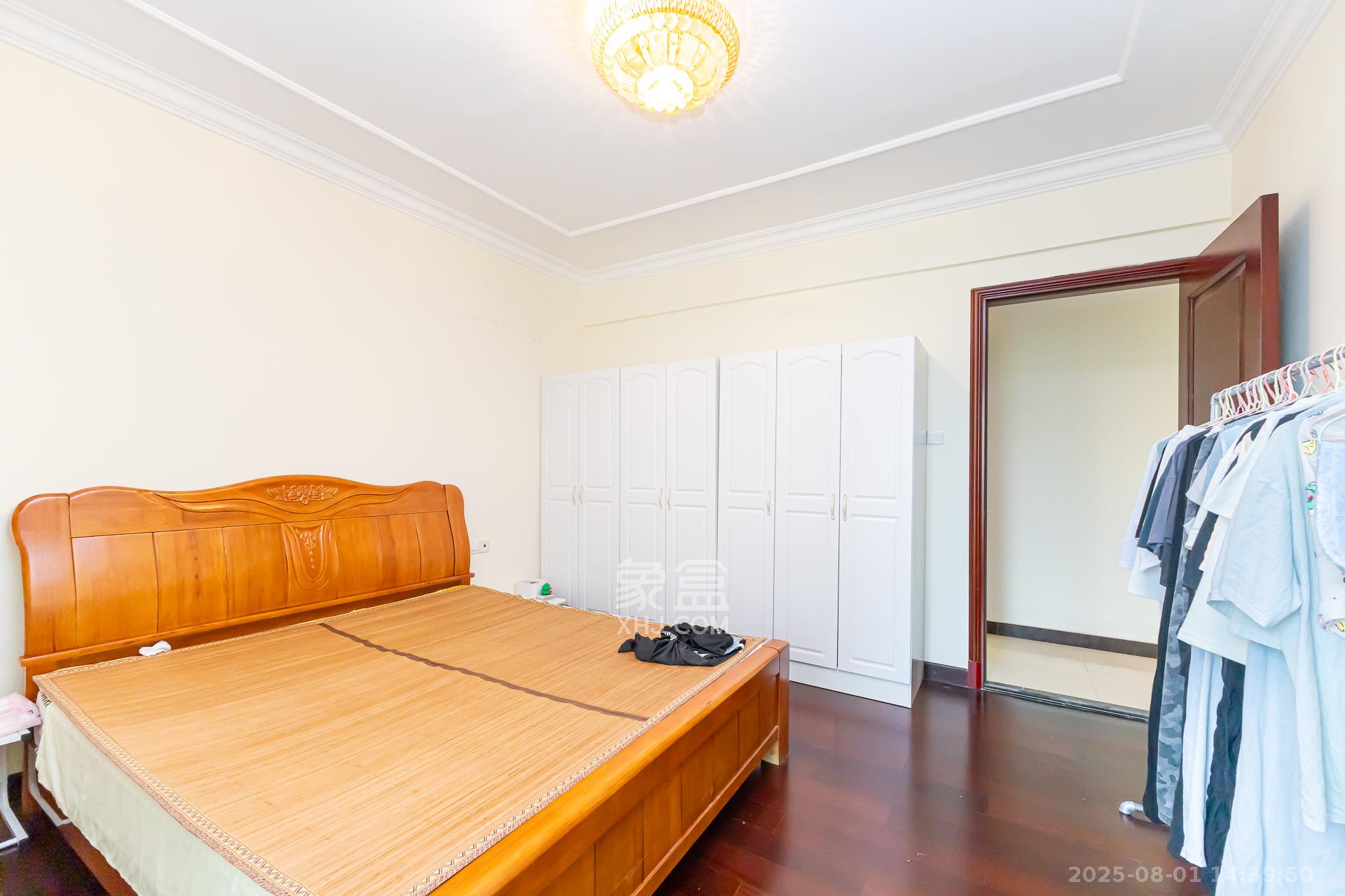 恒大名都 3室2厅1卫 56.0万 恒大名都 3室2厅1卫 56.0万卧室