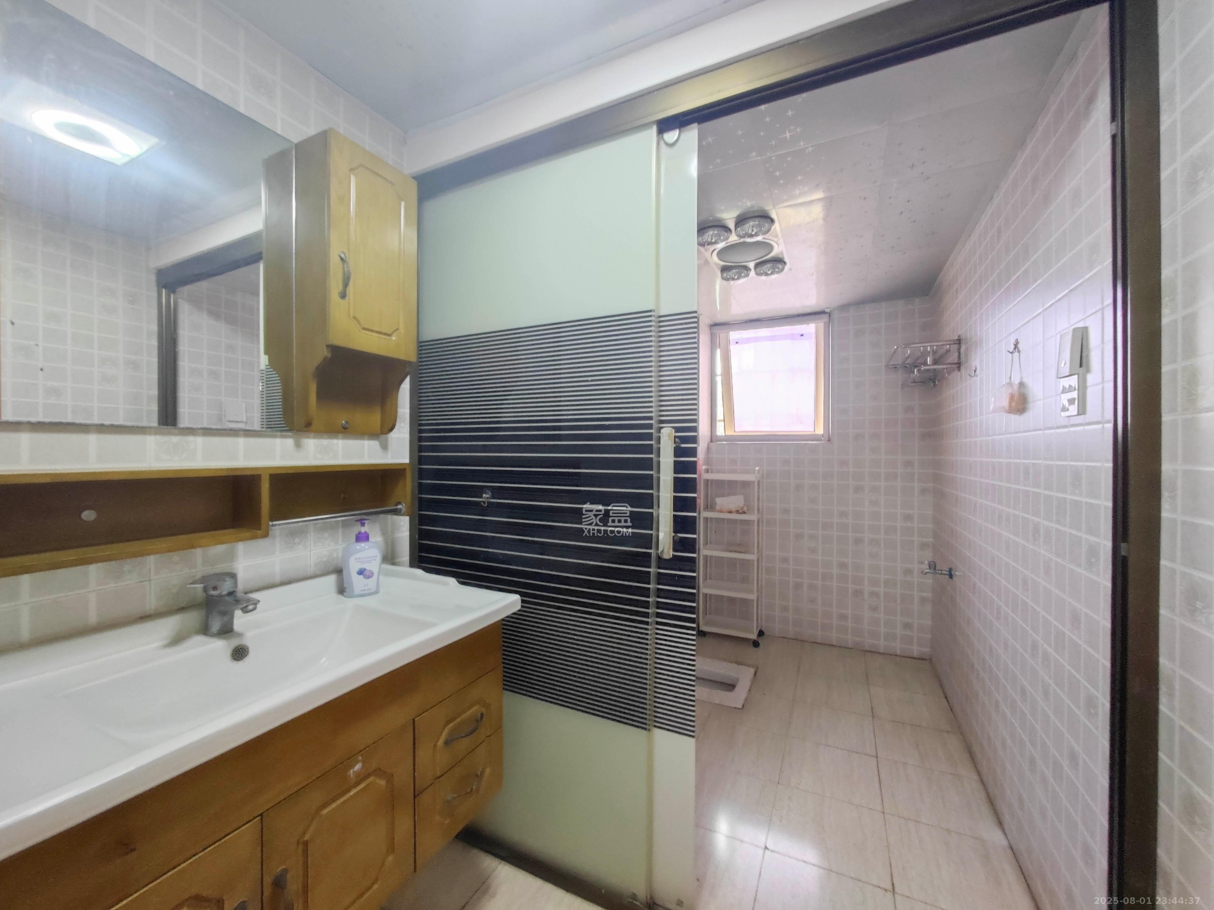 汇金城/嘉华城一期 3室2厅2卫 122.0万 汇金城/嘉华城一期 3室2厅2卫 122.0万卫生间