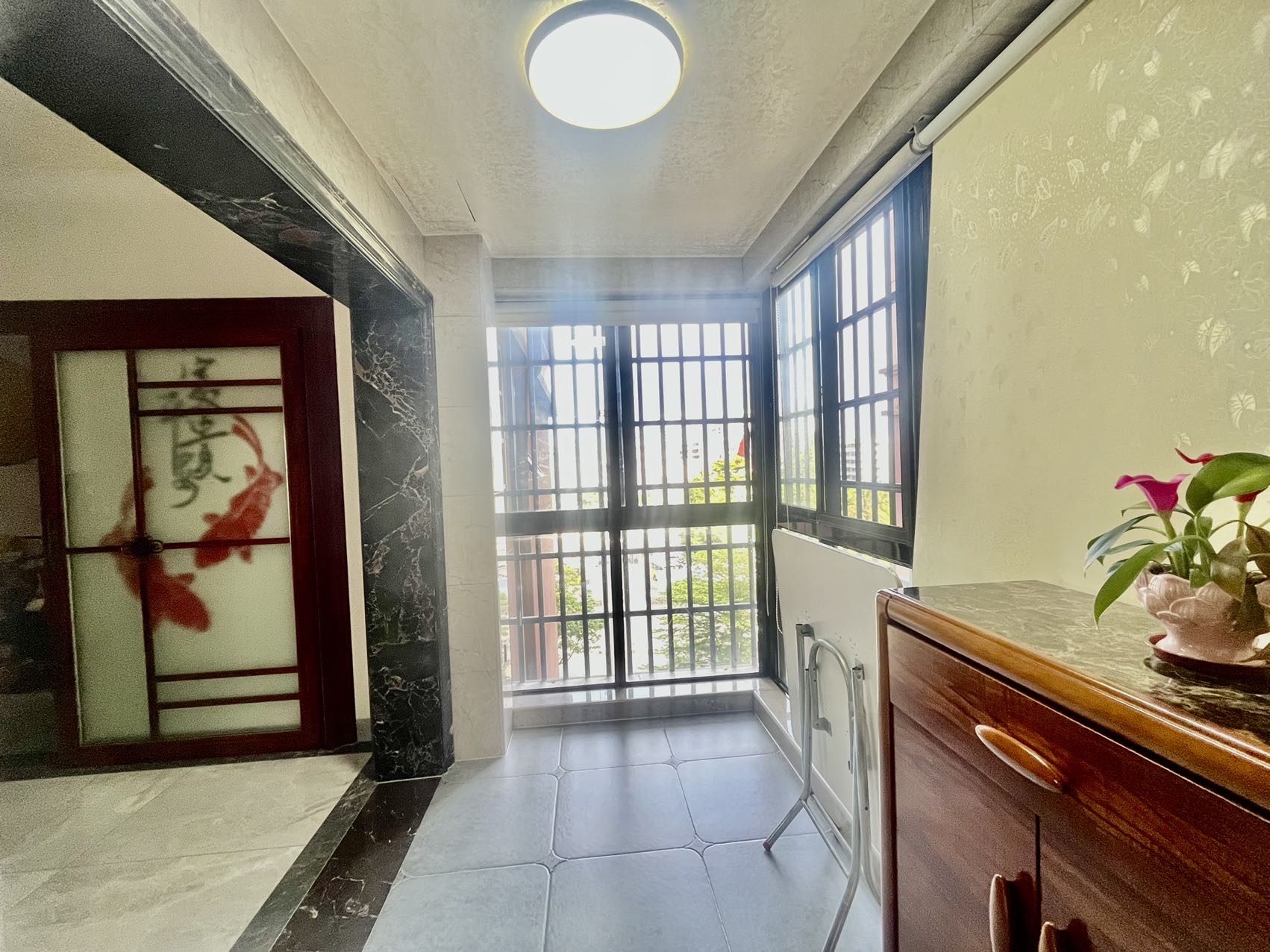 海信华庭  3室2厅2卫    225.0万客厅