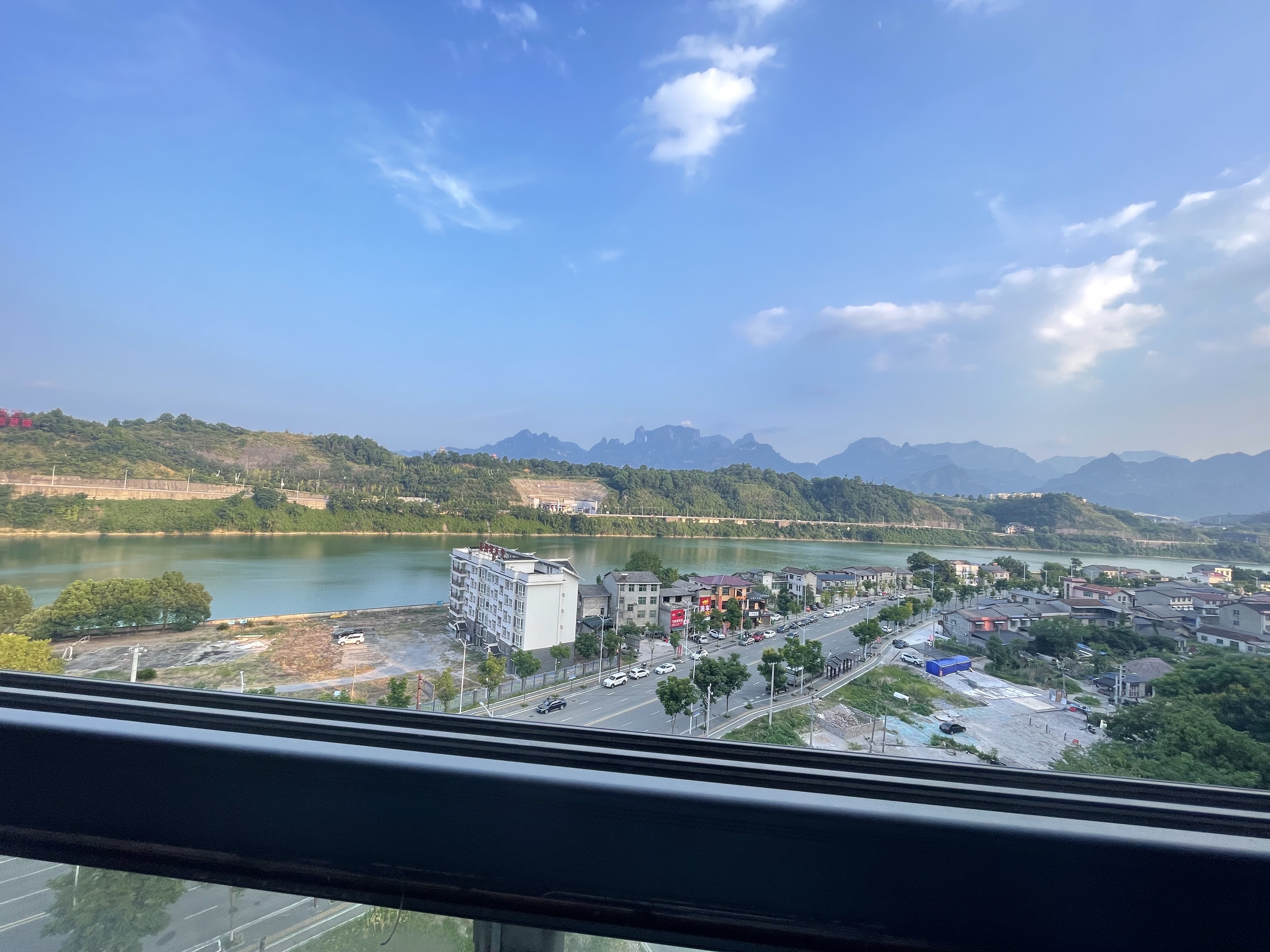 蓝色港湾  1室1厅1卫    1000.0元/月 蓝色港湾  1室1厅1卫    1000.0元/月室内图