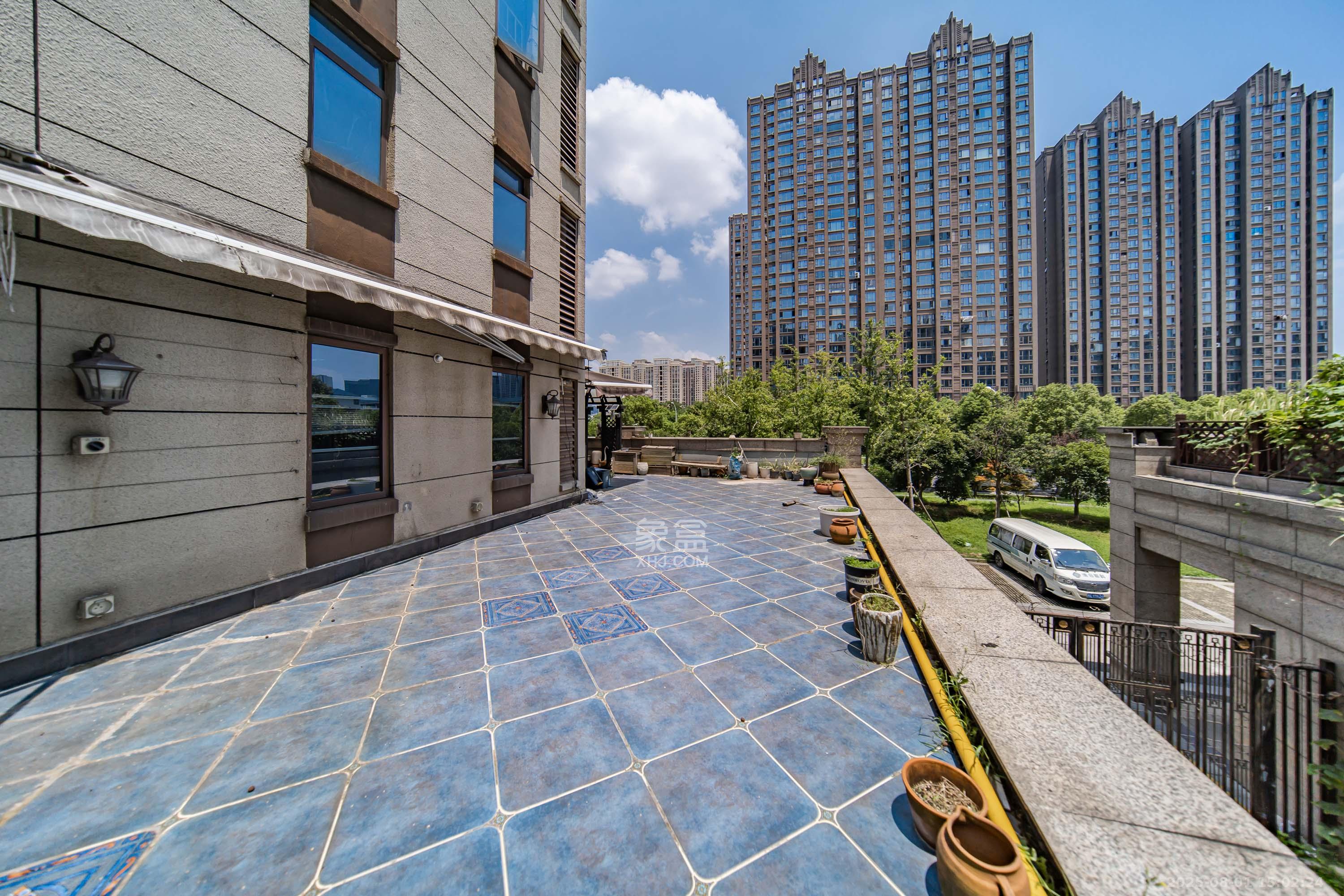 中天栖溪里  3室2厅2卫    198.0万 中天栖溪里  3室2厅2卫    198.0万阳台