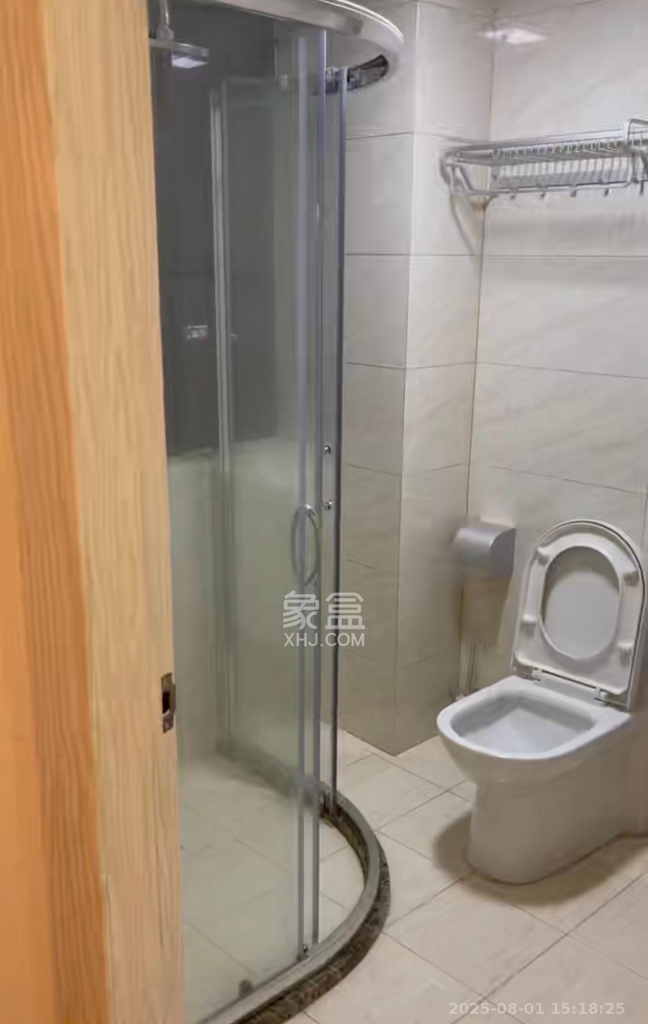 润芳园 4室2厅2卫 2800.0元/月 润芳园 4室2厅2卫 2800.0元/月室内图