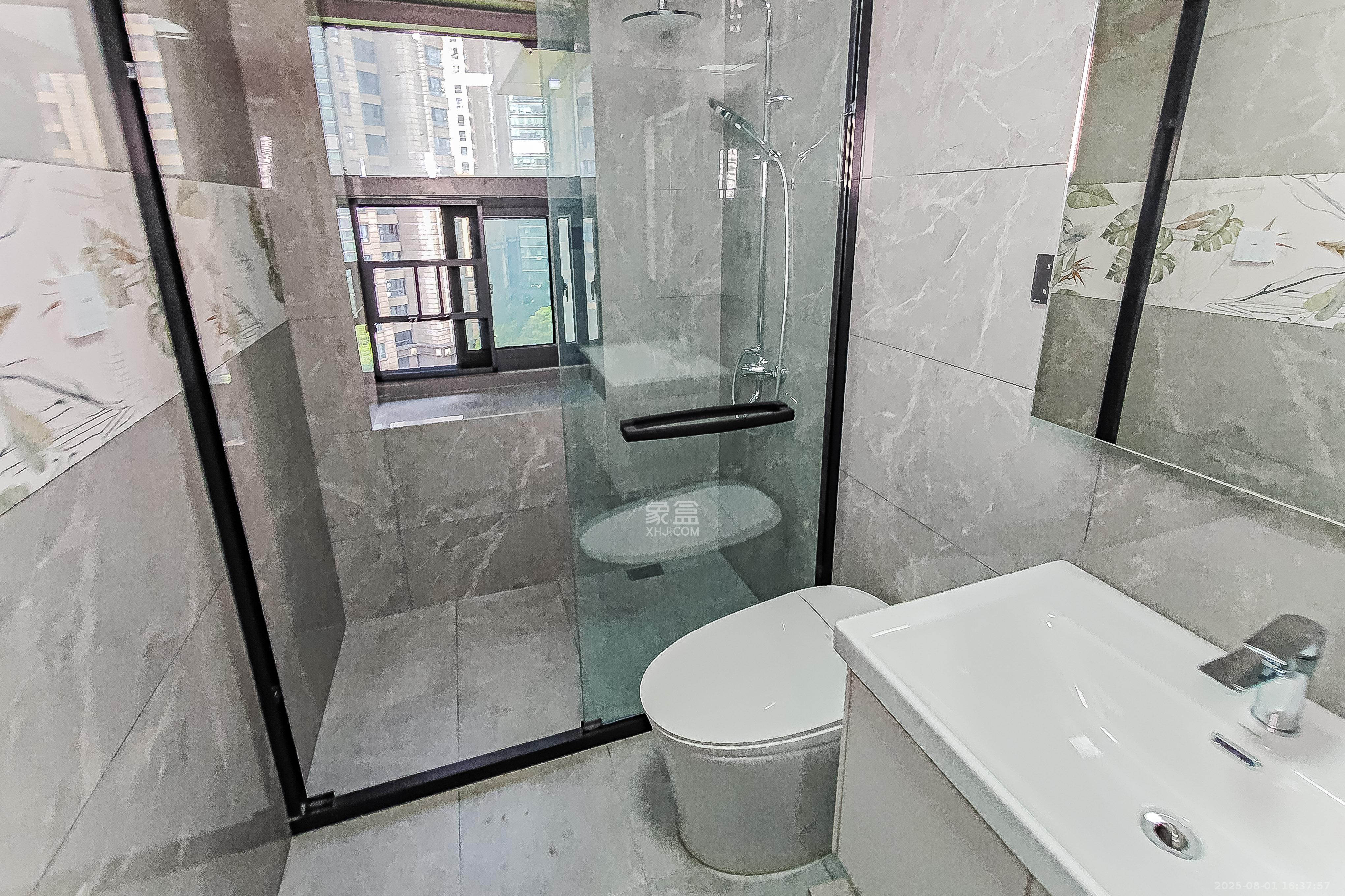 保利国际广场 3室2厅2卫 259.0万 保利国际广场 3室2厅2卫 259.0万卫生间