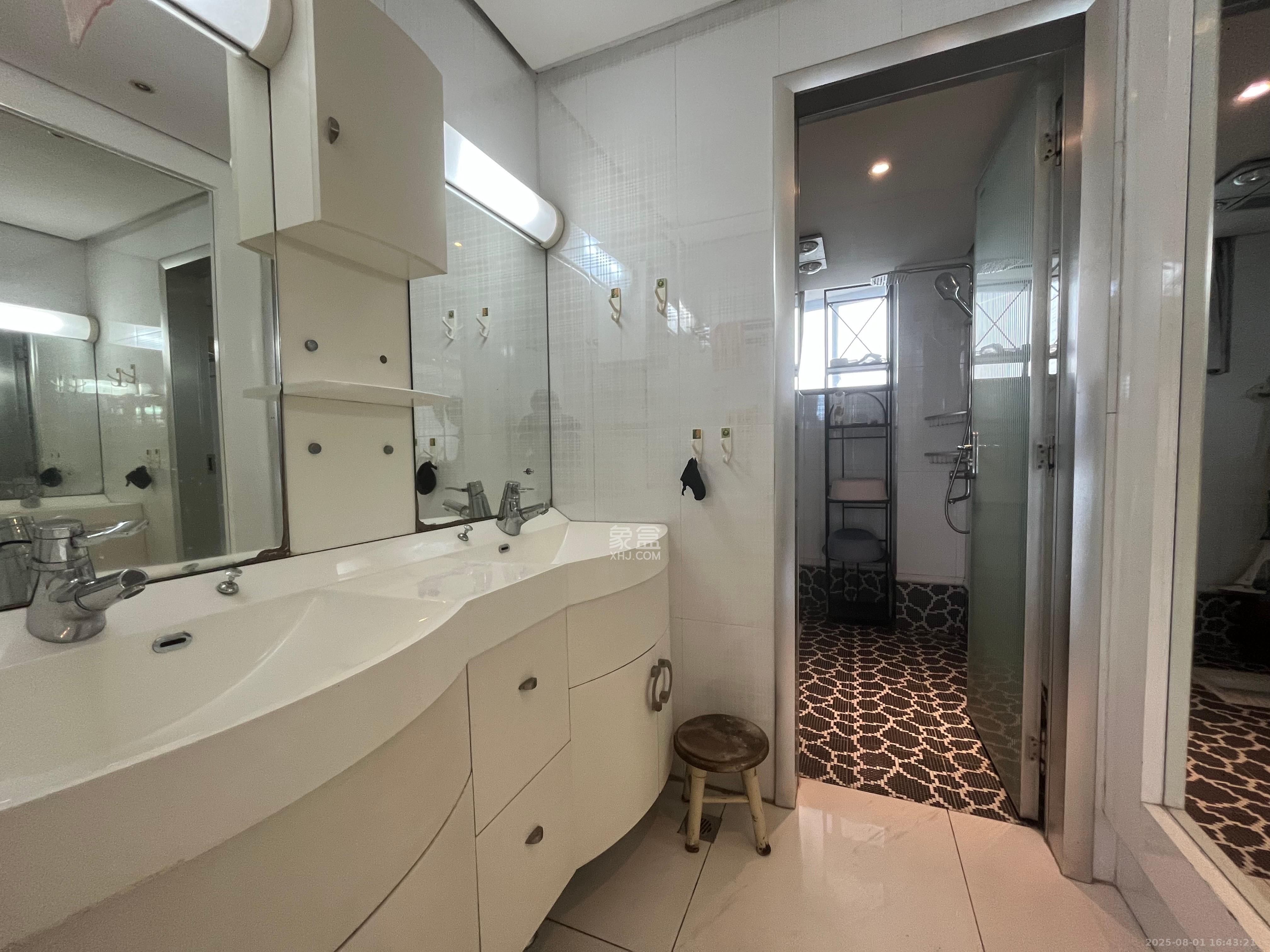 藏珑湖上国际花园 4室2厅2卫 6000.0元/月 藏珑湖上国际花园 4室2厅2卫 6000.0元/月室内图