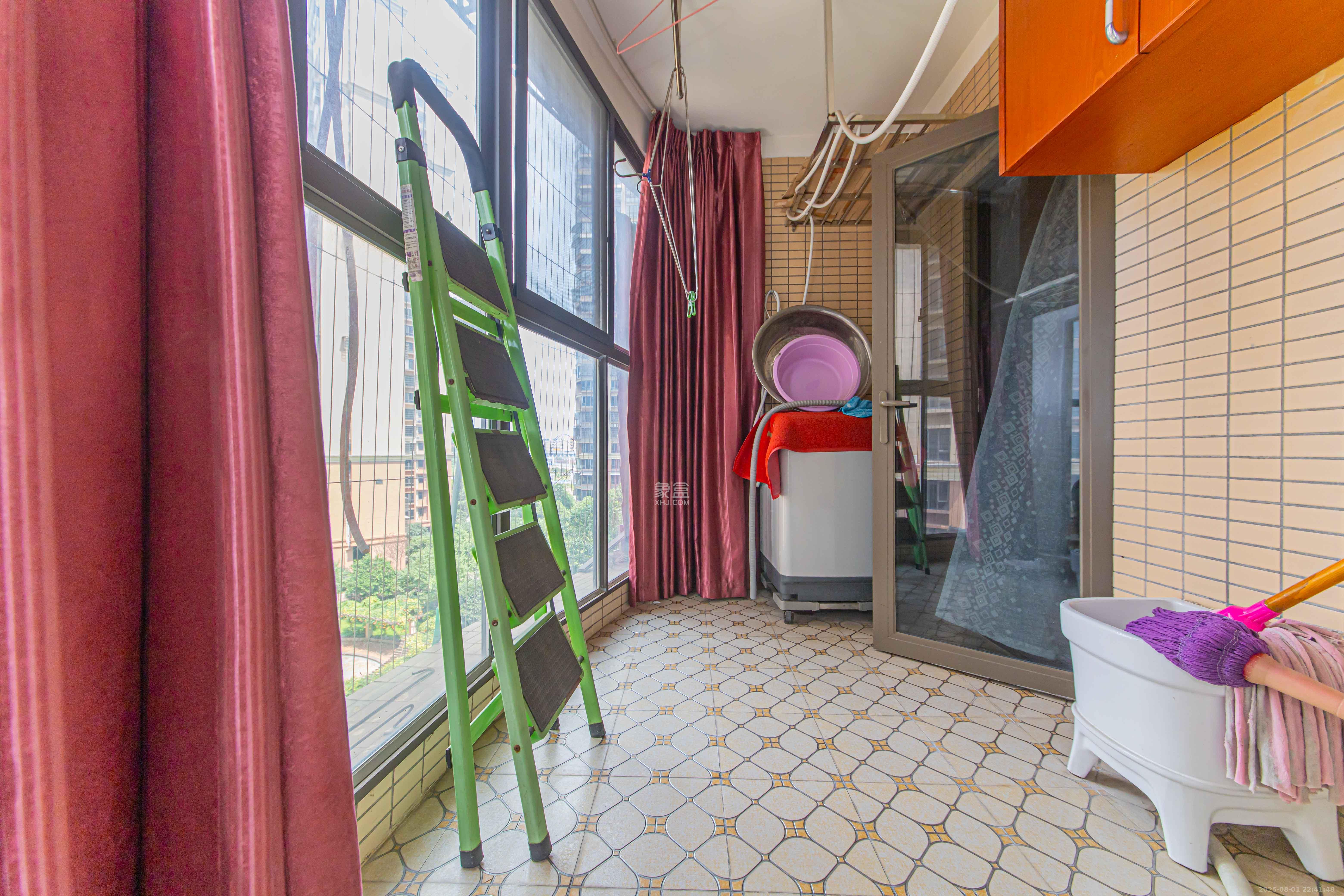 幸福庄园  4室2厅2卫    85.0万 幸福庄园  4室2厅2卫    85.0万阳台