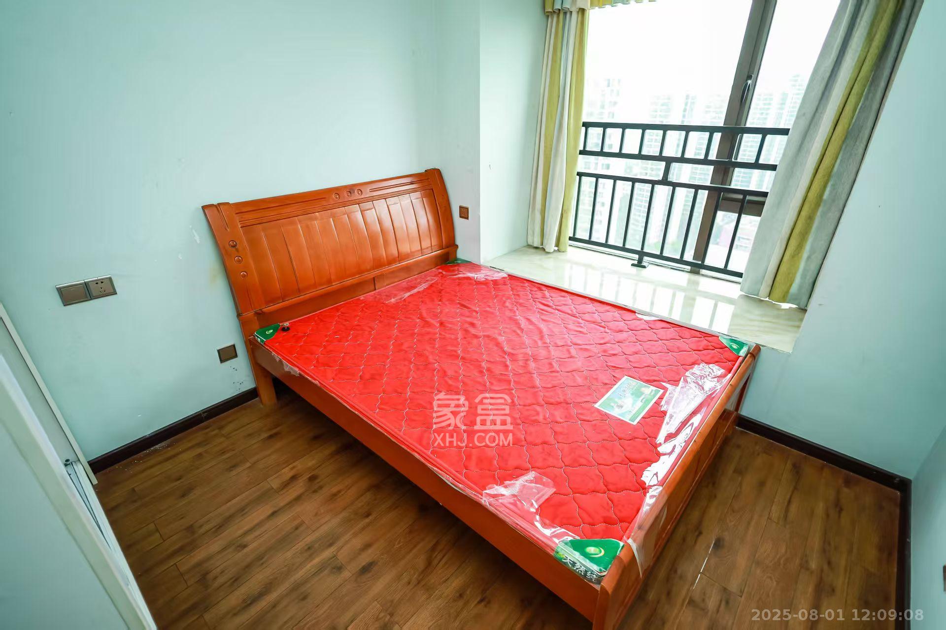 卓越蔚蓝海岸三期  3室2厅1卫    2400.0元/月室内图