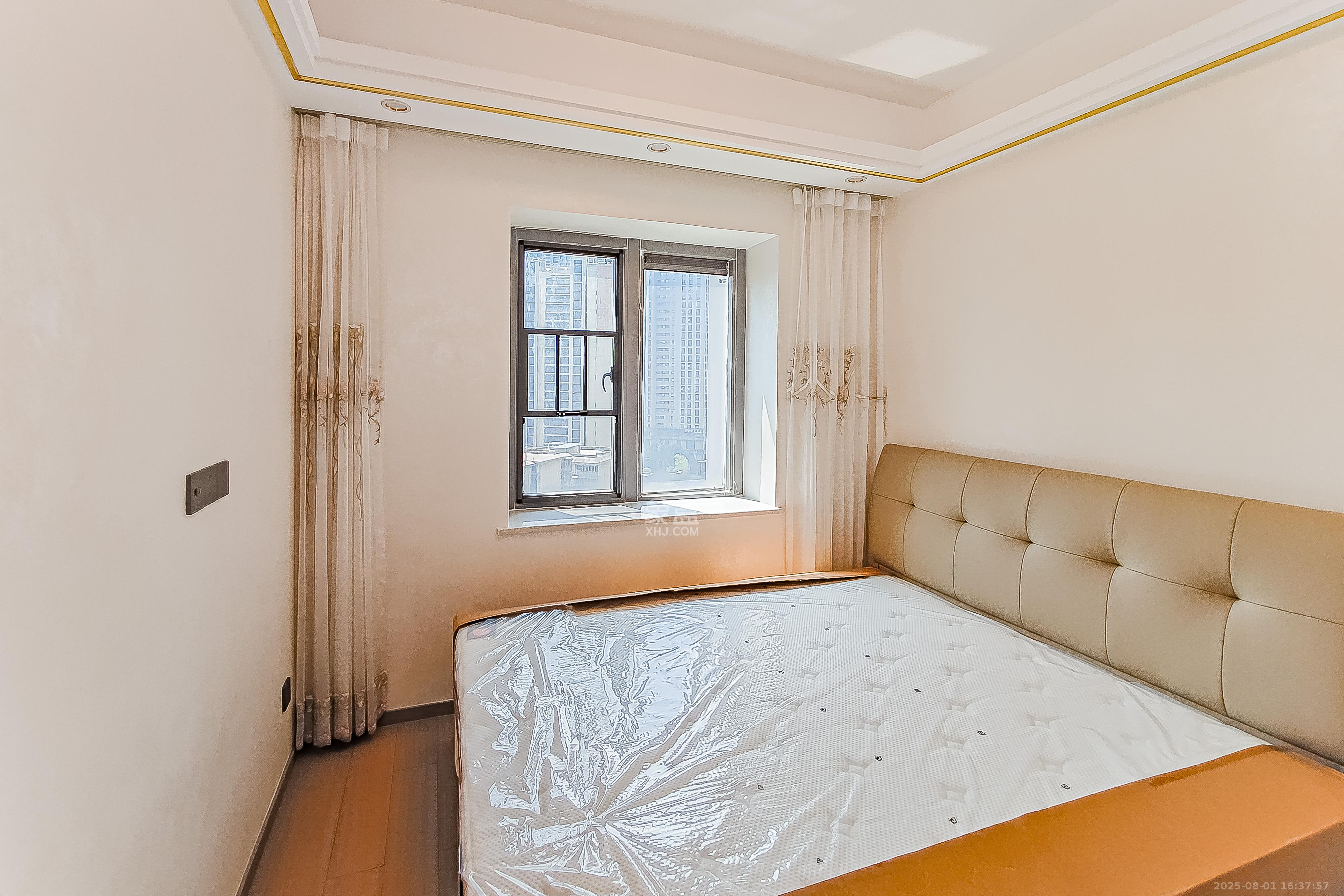 保利国际广场 3室2厅2卫 259.0万 保利国际广场 3室2厅2卫 259.0万卧室