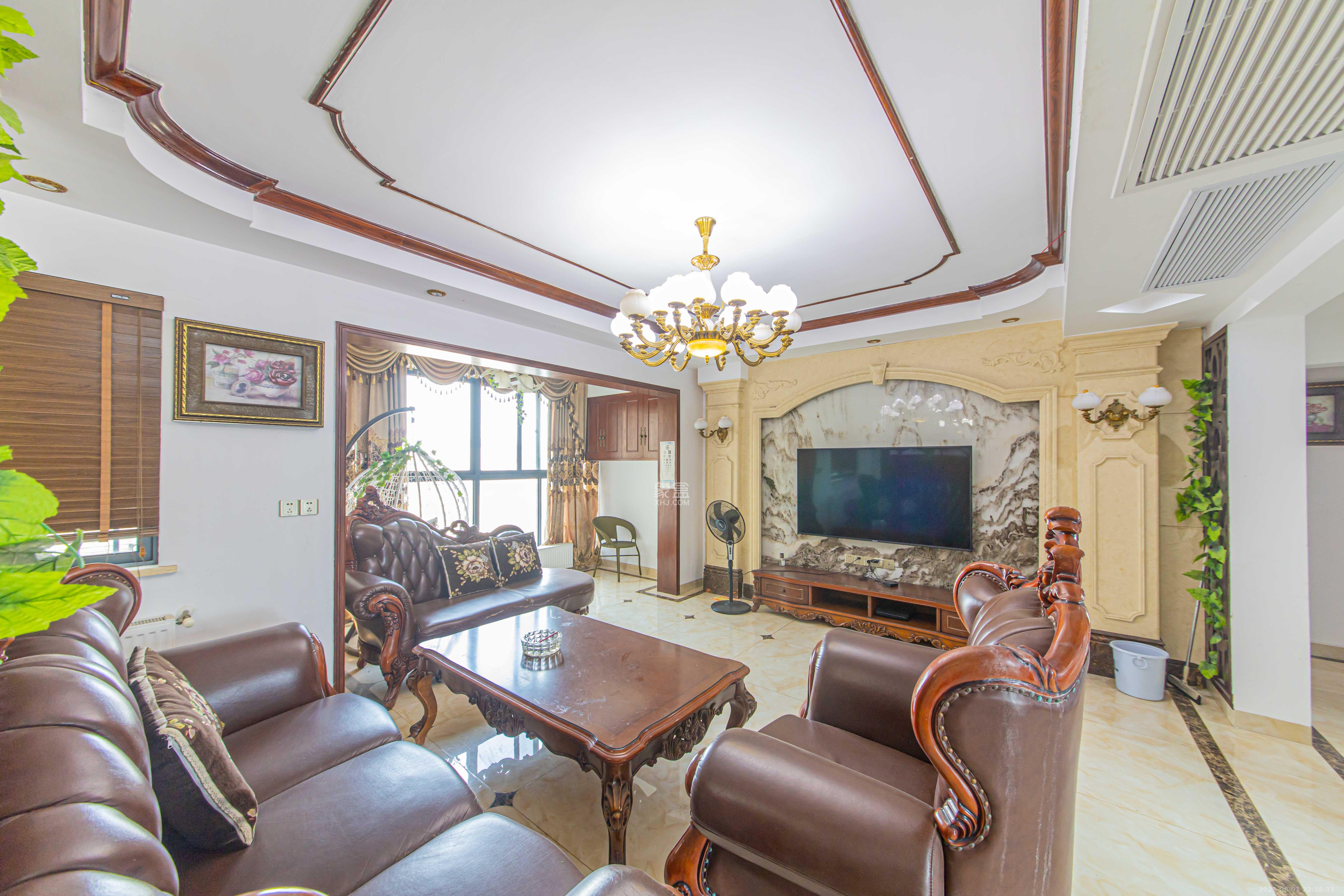 九峰远见 6室3厅4卫 266.0万 九峰远见 6室3厅4卫 266.0万客厅