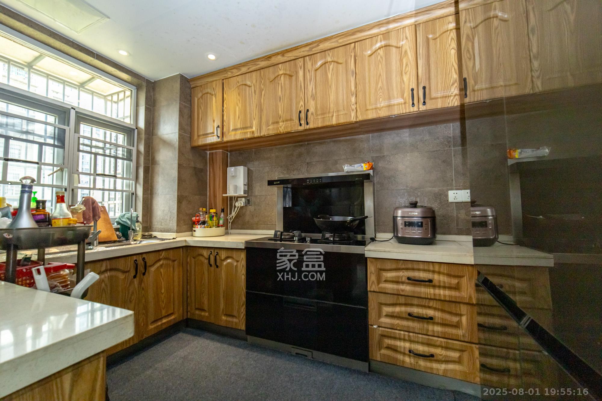 鹏基诺亚山林 3室2厅2卫 95.0万 鹏基诺亚山林 3室2厅2卫 95.0万厨房