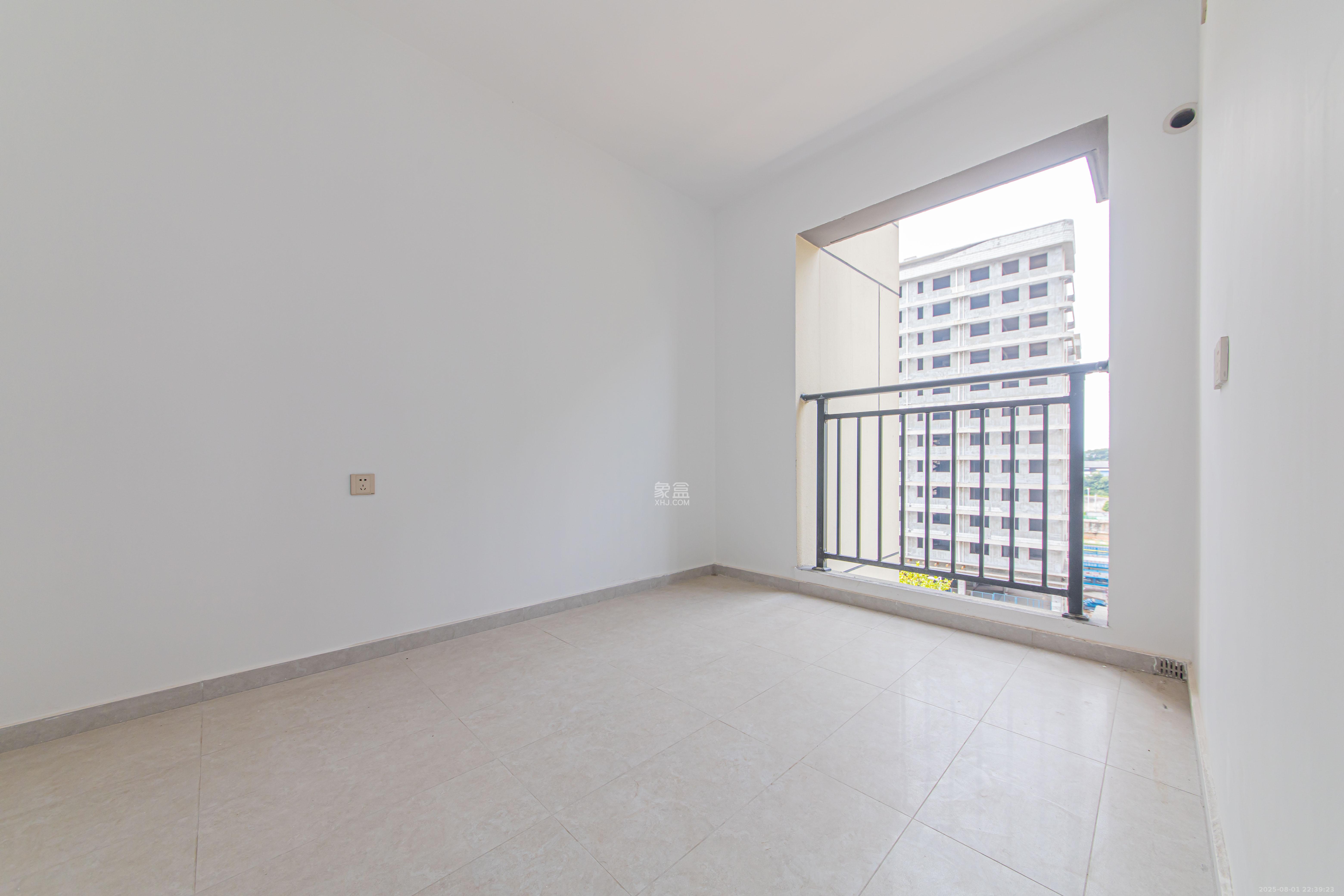 江悦和鸣  4室2厅2卫    215.0万 江悦和鸣  4室2厅2卫    215.0万卧室