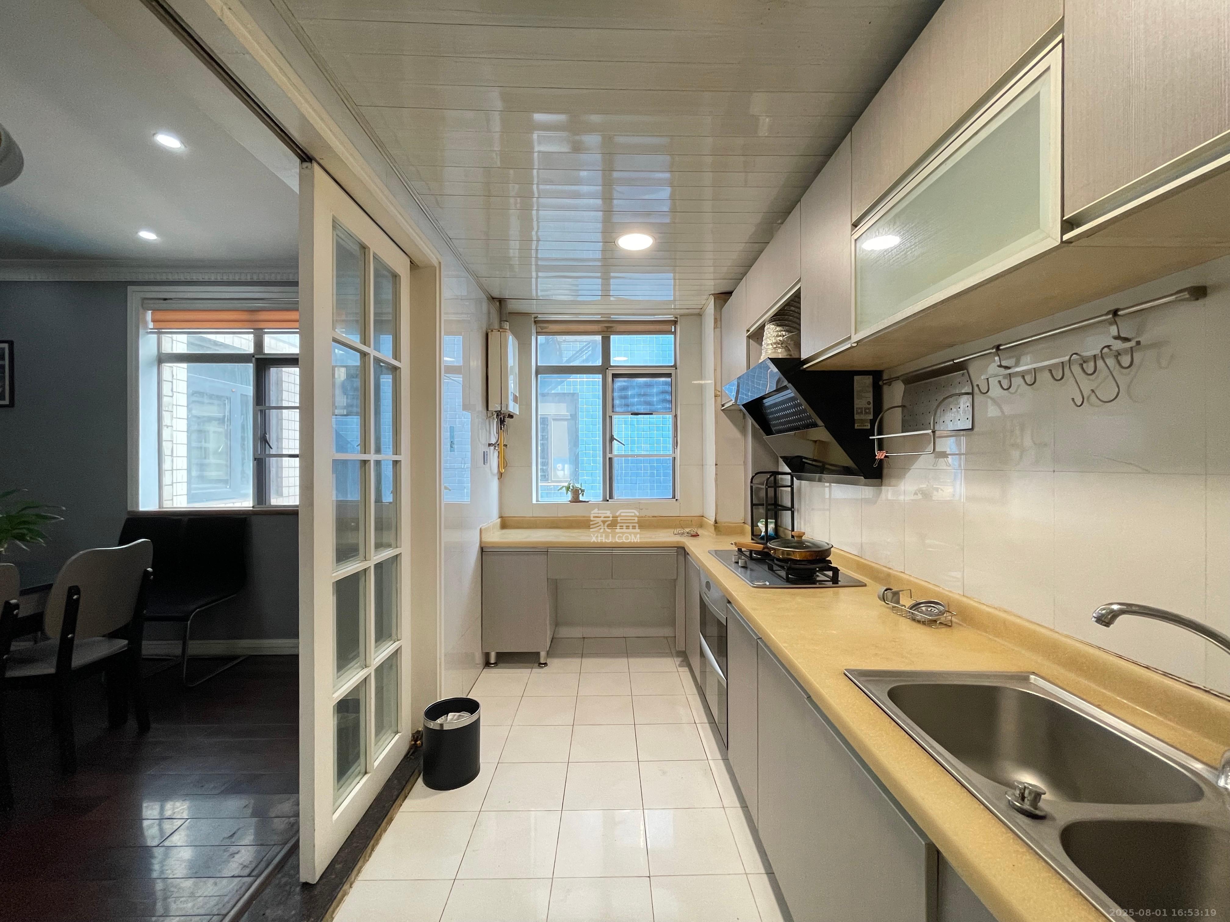 沁园春 4室2厅2卫 3500.0元/月 沁园春 4室2厅2卫 3500.0元/月室内图