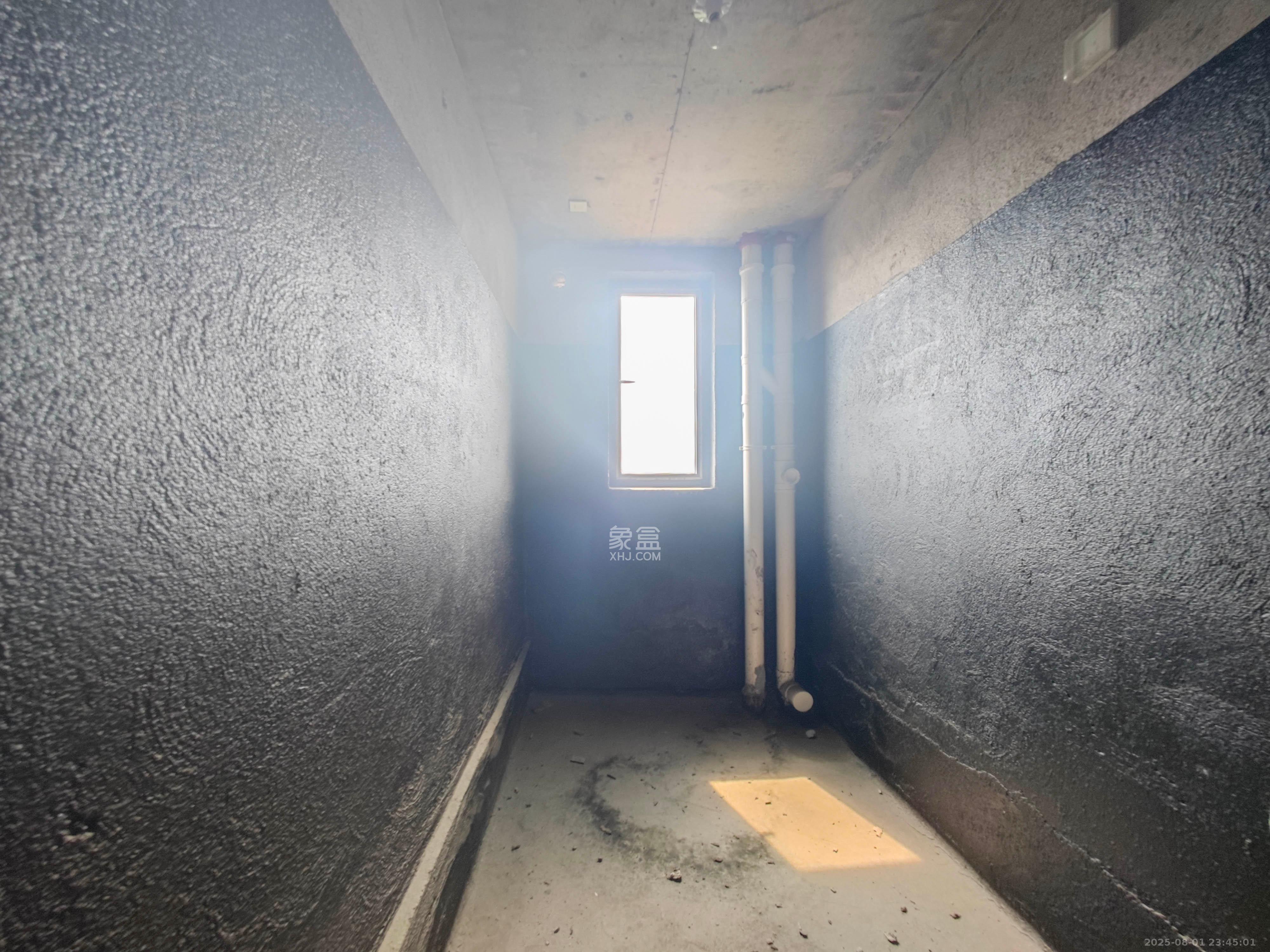 五矿万境蓝山  4室2厅2卫    118.0万卫生间