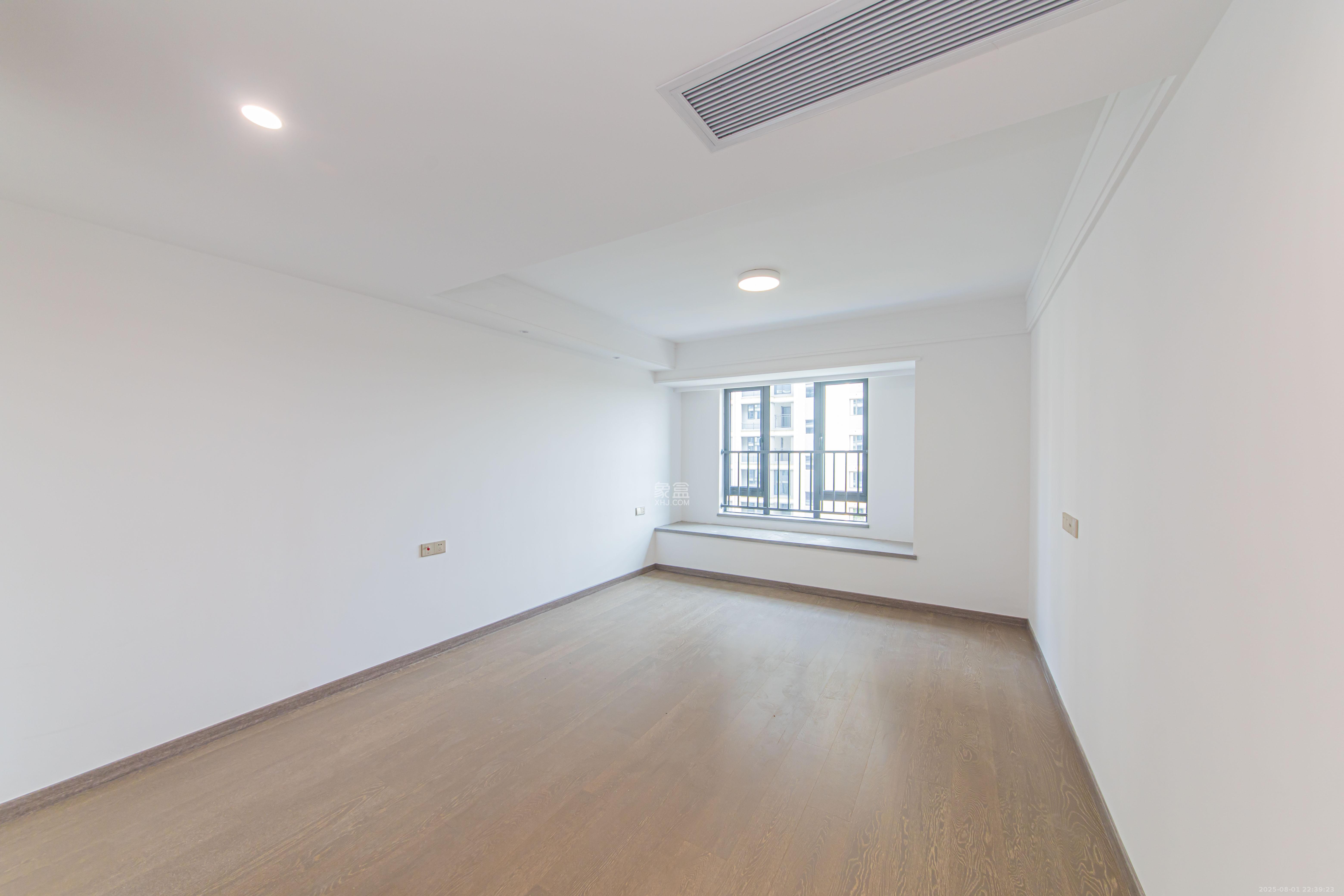 江悦和鸣  4室2厅2卫    215.0万 江悦和鸣  4室2厅2卫    215.0万卧室