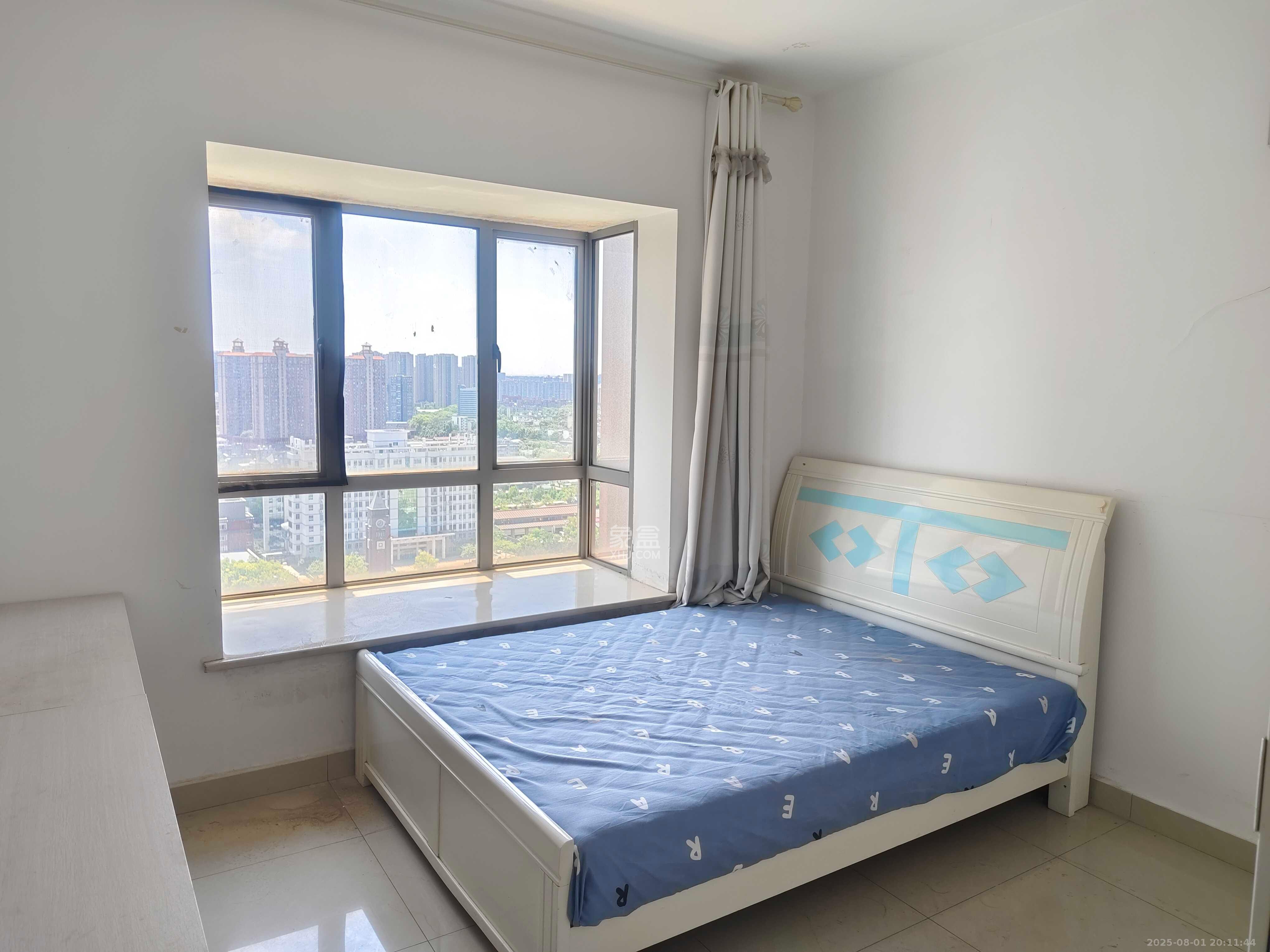 上海城小区  3室2厅1卫    2400.0元/月室内图