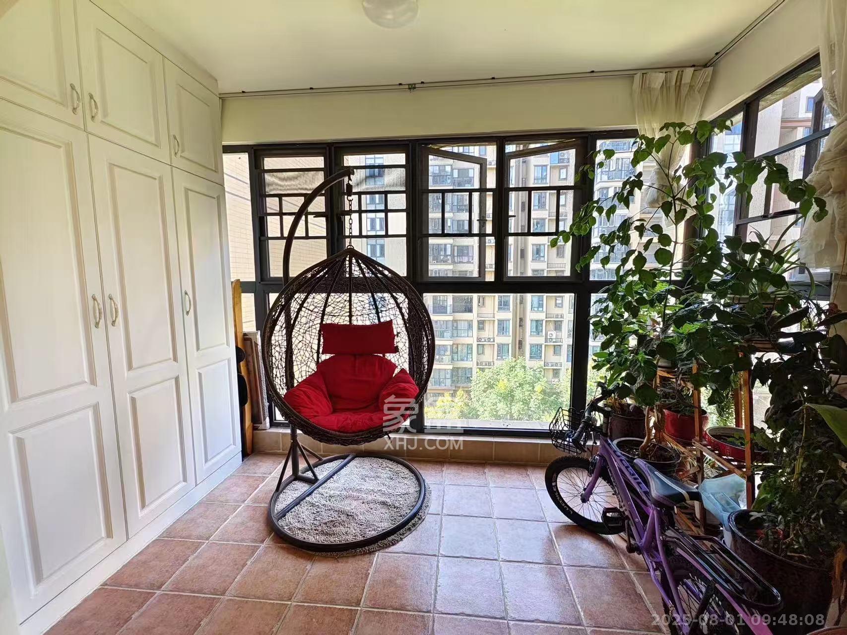 中建芙蓉嘉苑  4室2厅2卫    3000.0元/月室内图