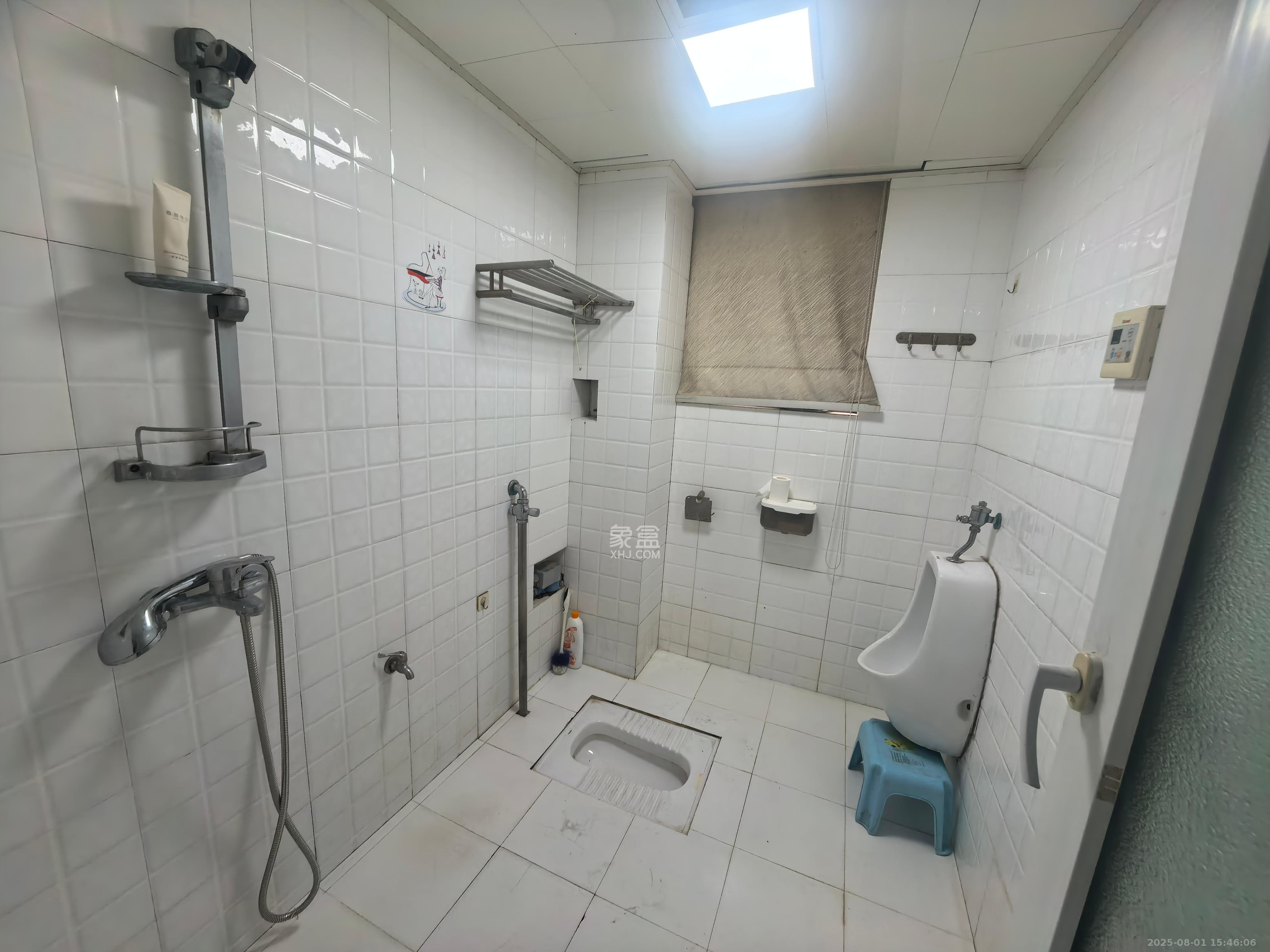 嘉盛华庭（一期、二期、三期）  3室2厅2卫    3000.0元/月室内图