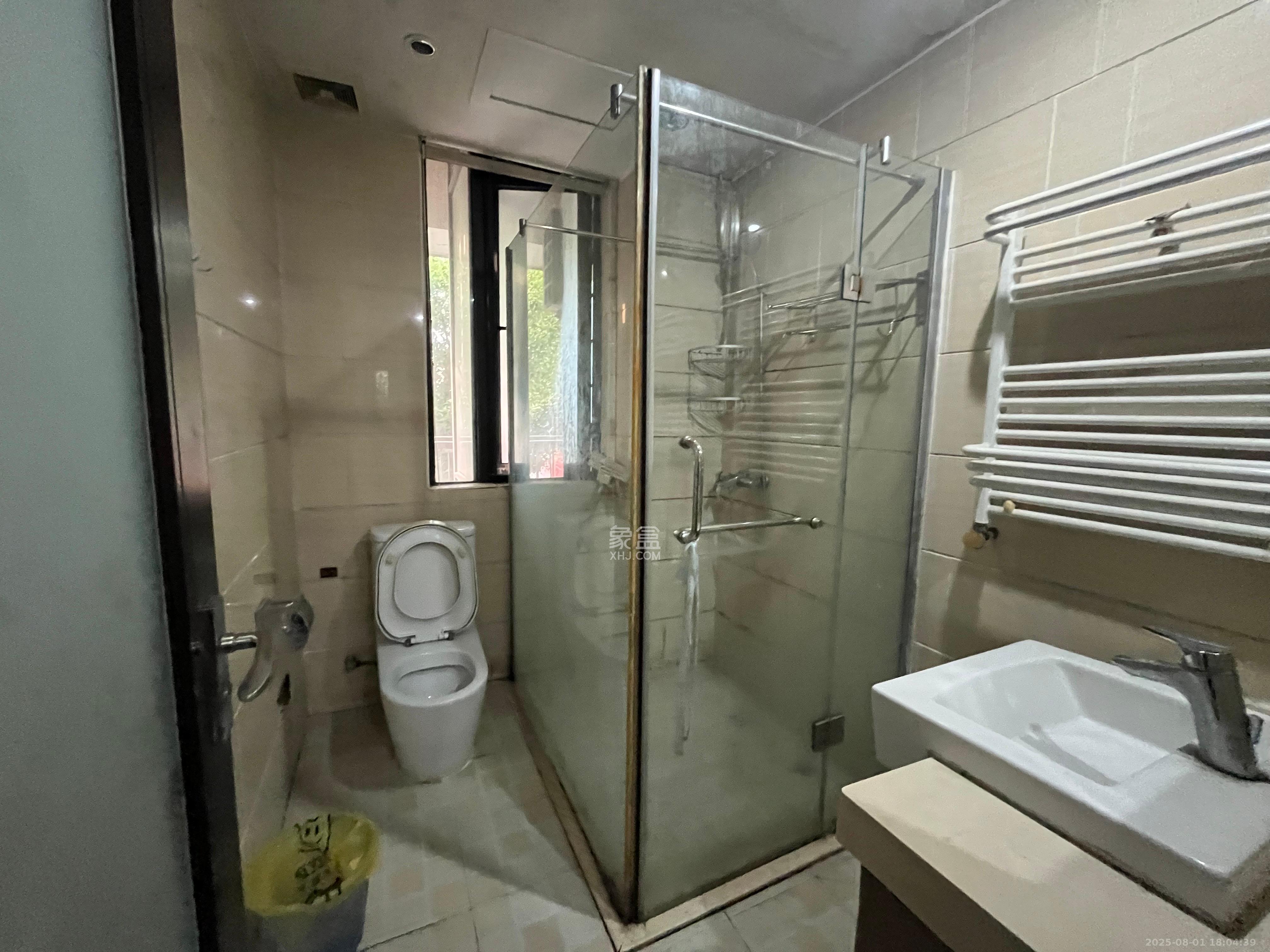 阳光100三期 4室2厅2卫 3500.0元/月 阳光100三期 4室2厅2卫 3500.0元/月室内图