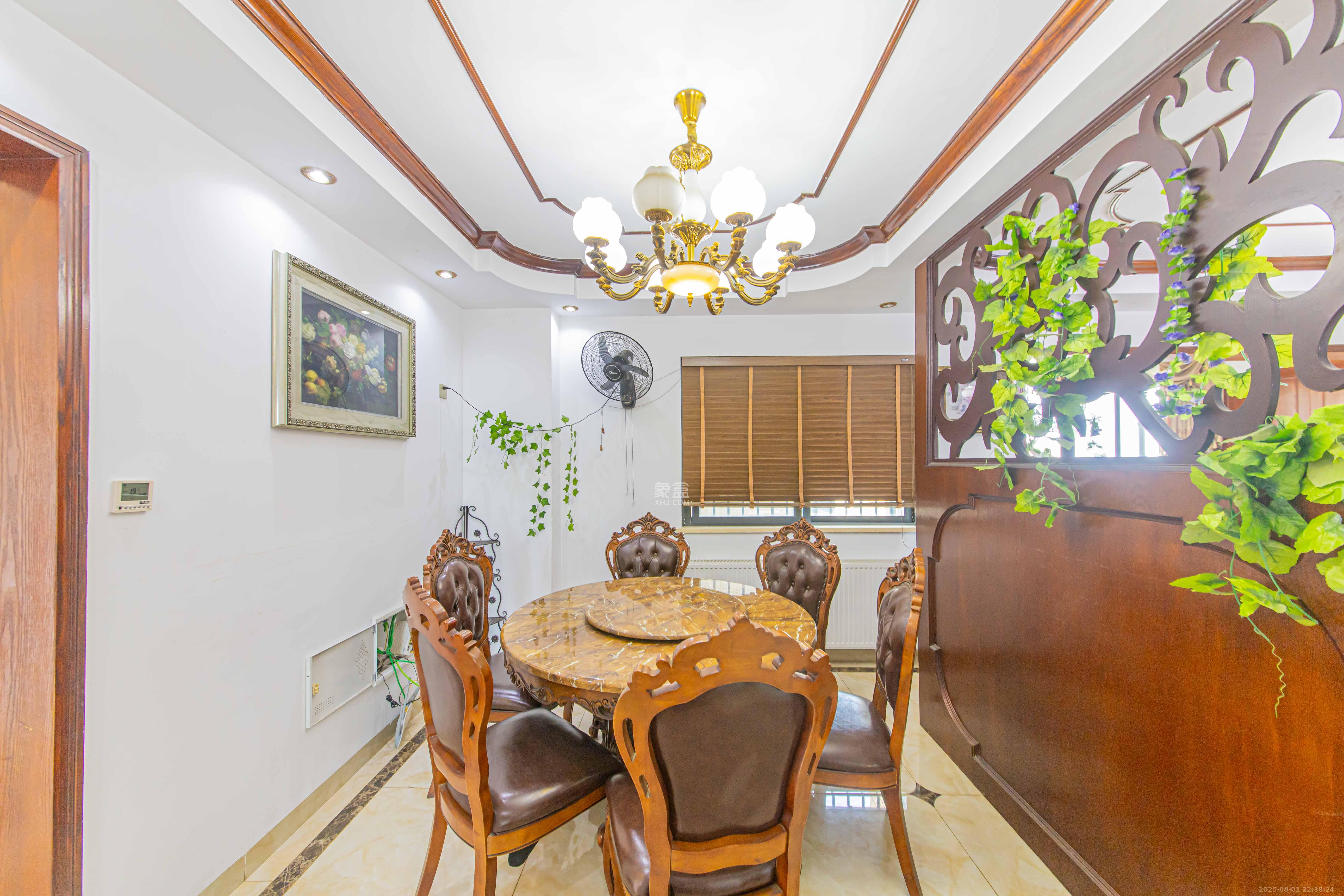 九峰远见 6室3厅4卫 266.0万 九峰远见 6室3厅4卫 266.0万客厅