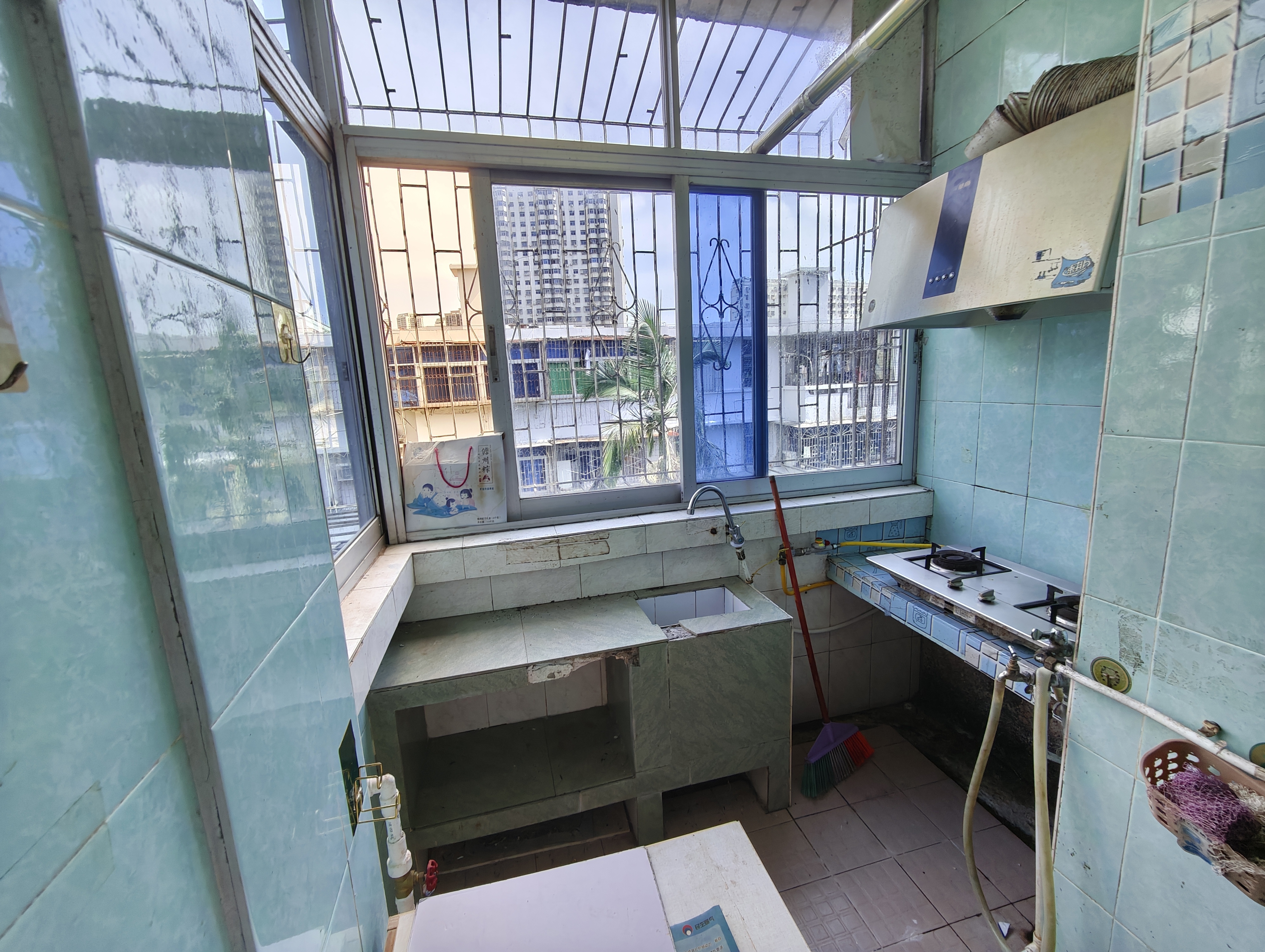 海南省人民医院宿舍楼 2室1厅1卫 1300.0元/月 海南省人民医院宿舍楼 2室1厅1卫 1300.0元/月室内图