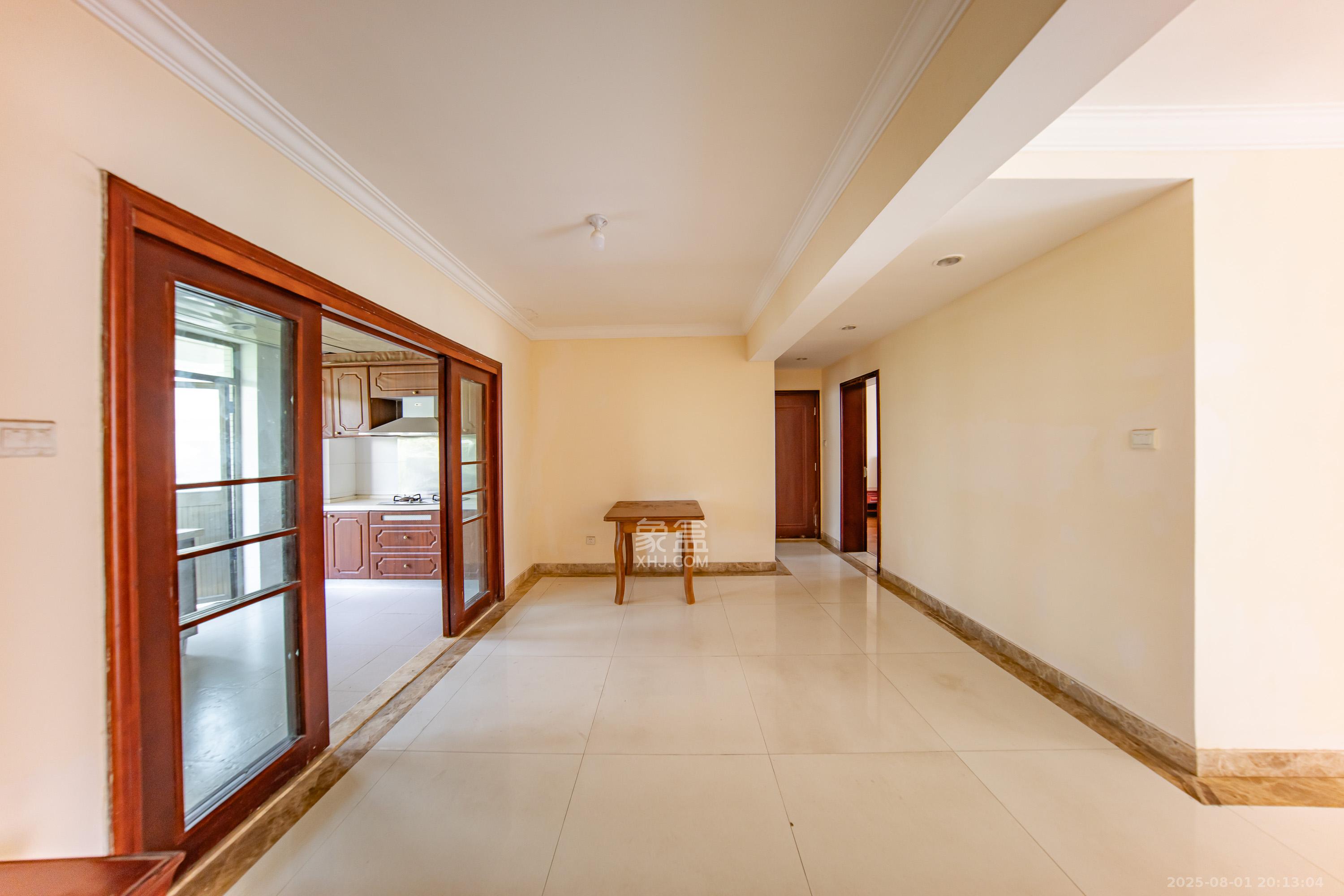 江山帝景雅典  3室2厅2卫    113.0万客厅