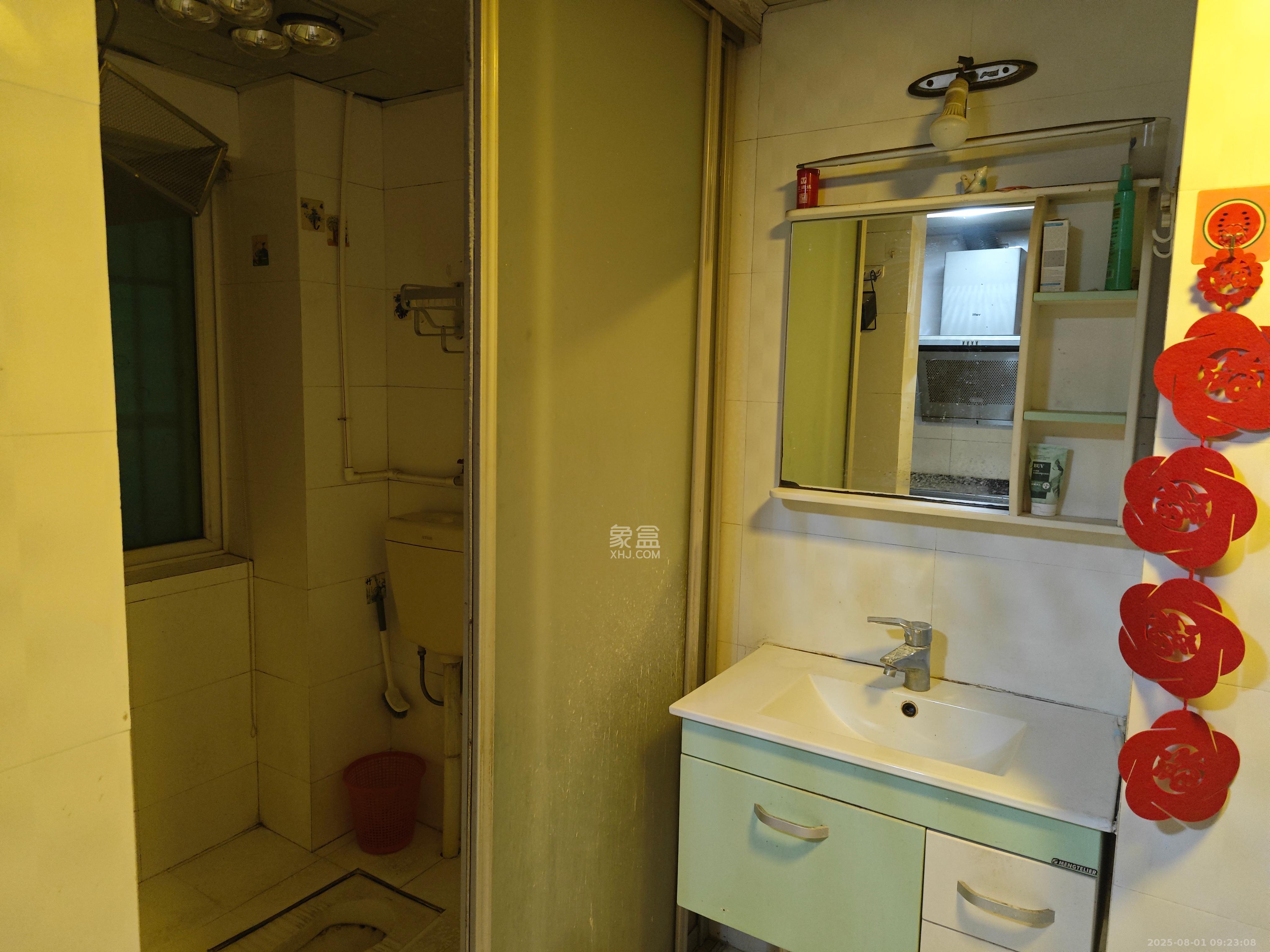 恩瑞麓山名园(龙王港小区) 4室2厅2卫 3000.0元/月 恩瑞麓山名园(龙王港小区) 4室2厅2卫 3000.0元/月室内图