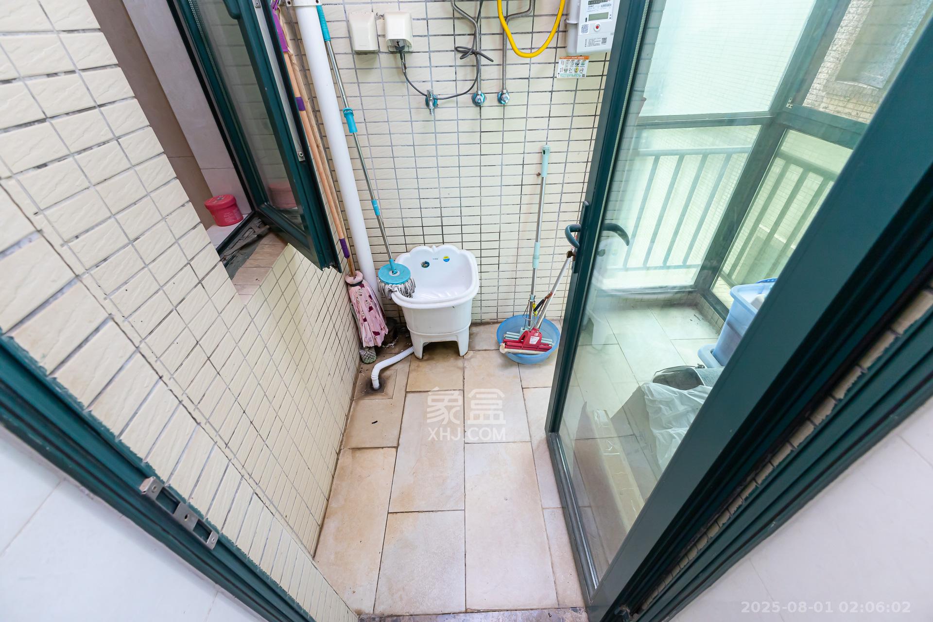 恒大名都  4室2厅2卫   85.00万阳台