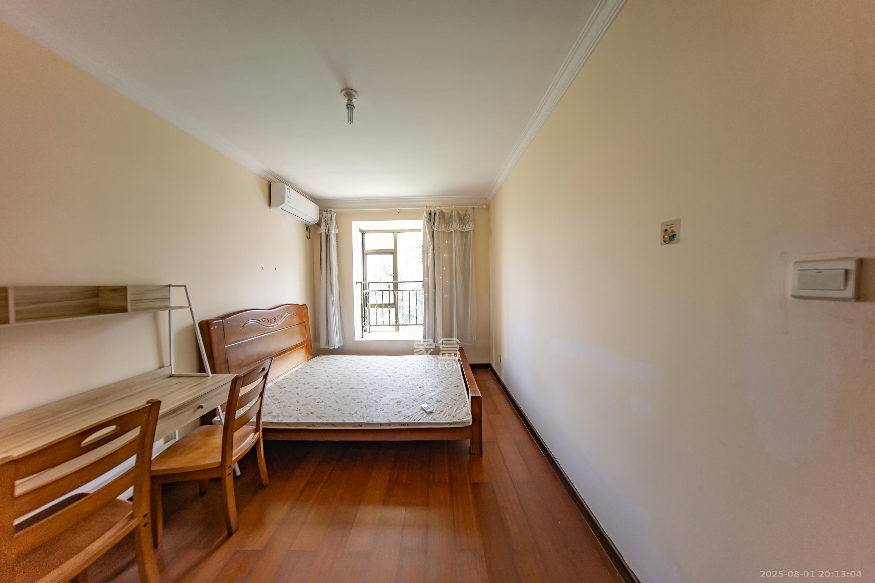 江山帝景雅典  3室2厅2卫    113.0万卧室