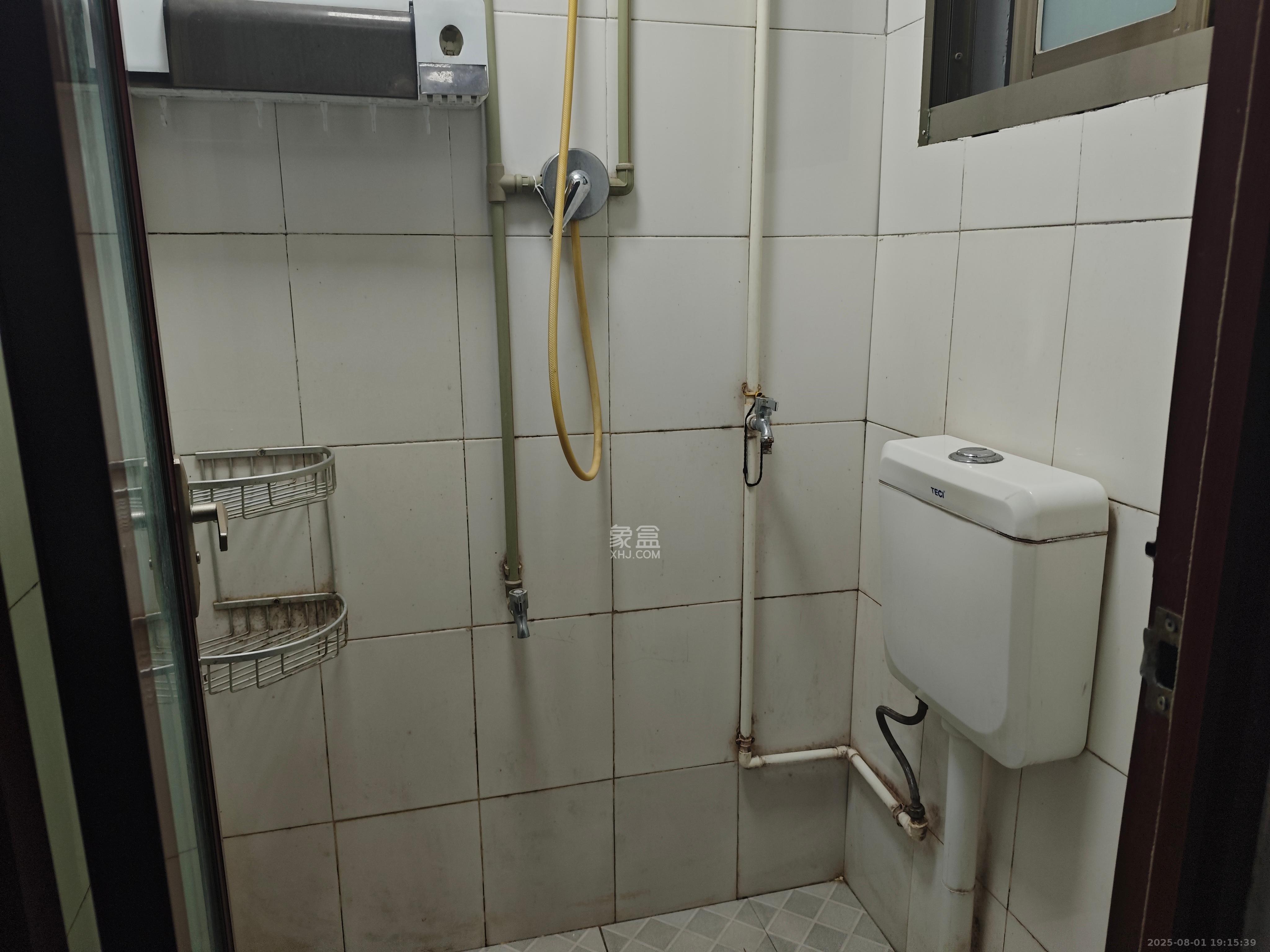 岳北社区 1室1厅1卫 1700.0元/月 岳北社区 1室1厅1卫 1700.0元/月室内图