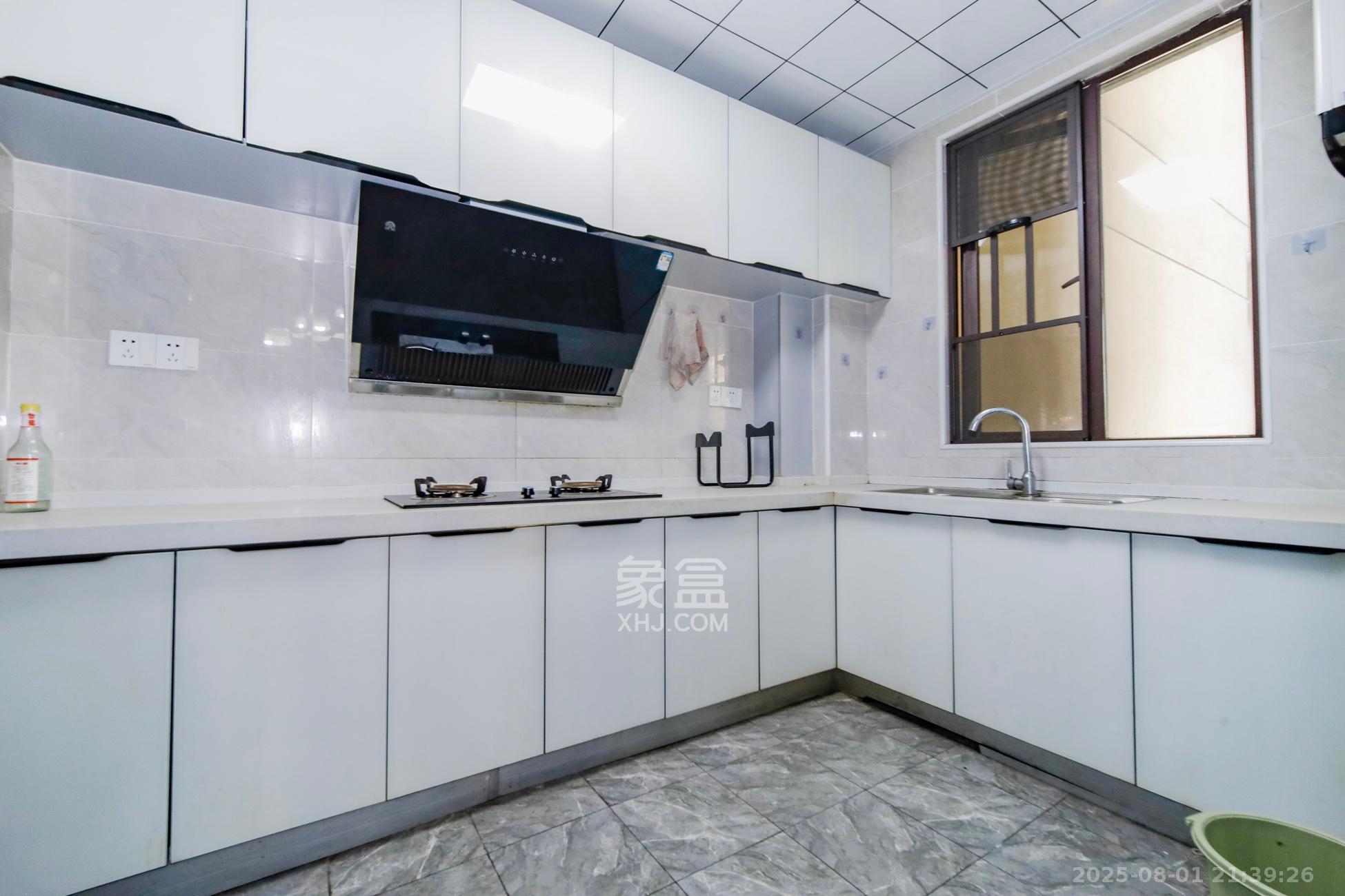 鑫苑木莲世家  4室2厅2卫    140.0万厨房