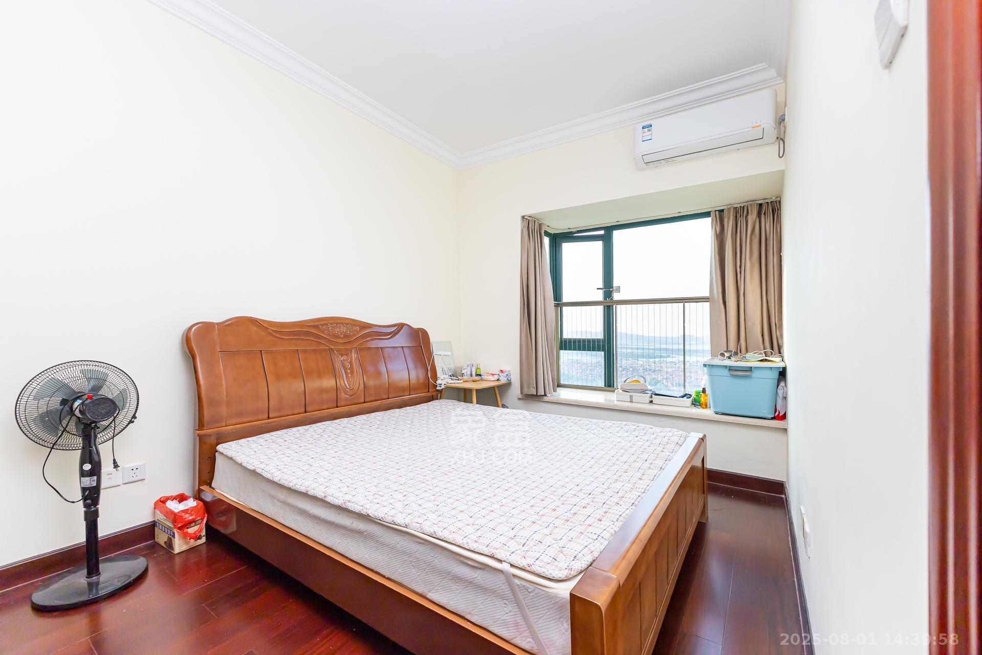 恒大名都 3室2厅1卫 56.0万 恒大名都 3室2厅1卫 56.0万卧室