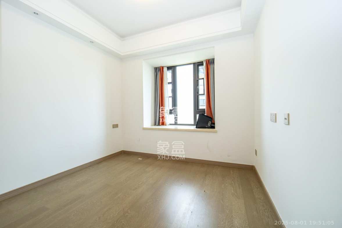 东原麓印长江A区  4室2厅2卫    140.0万 东原麓印长江A区  4室2厅2卫    140.0万卧室