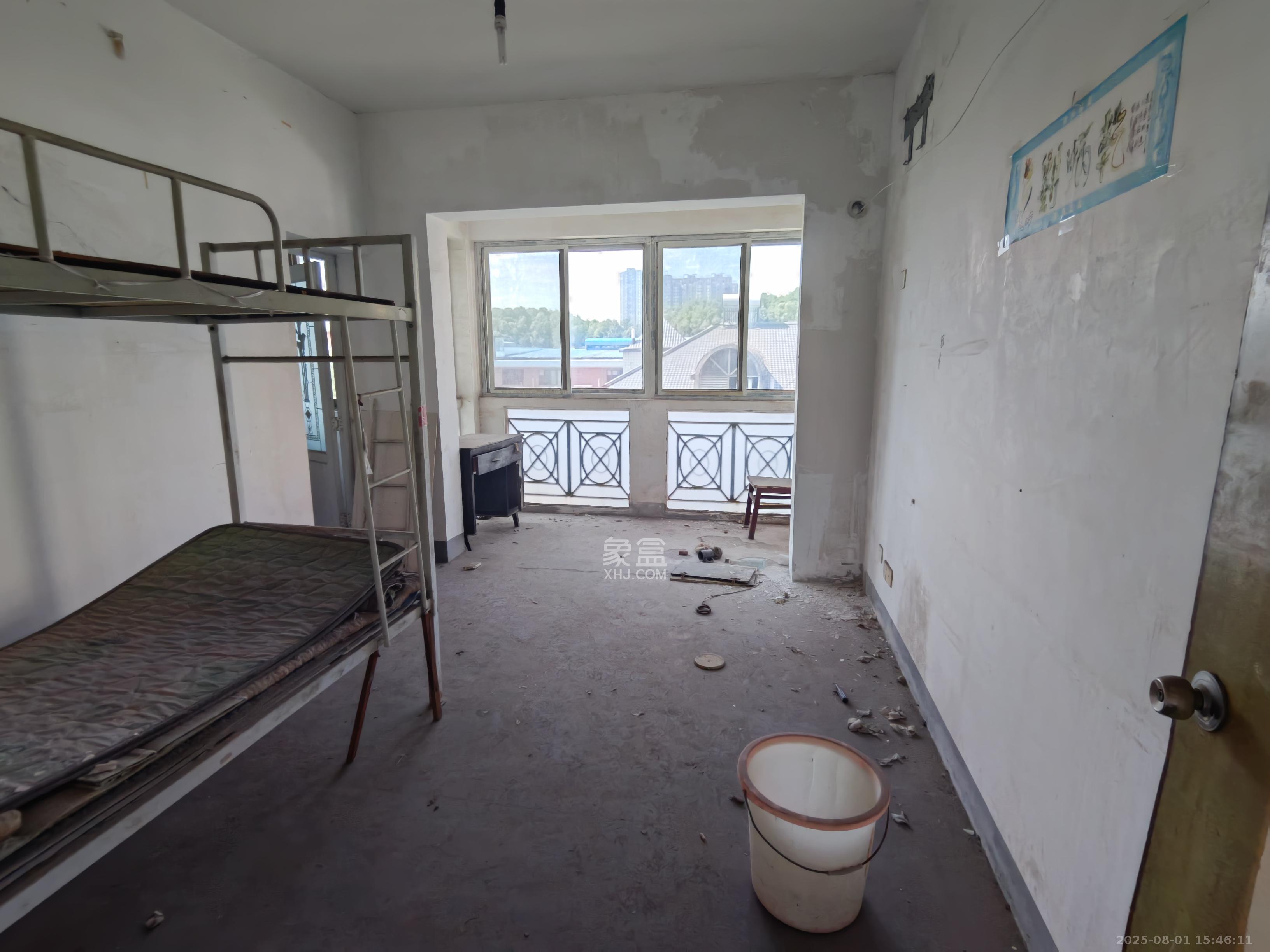 电信公司宿舍  3室2厅2卫    1000.0元/月室内图