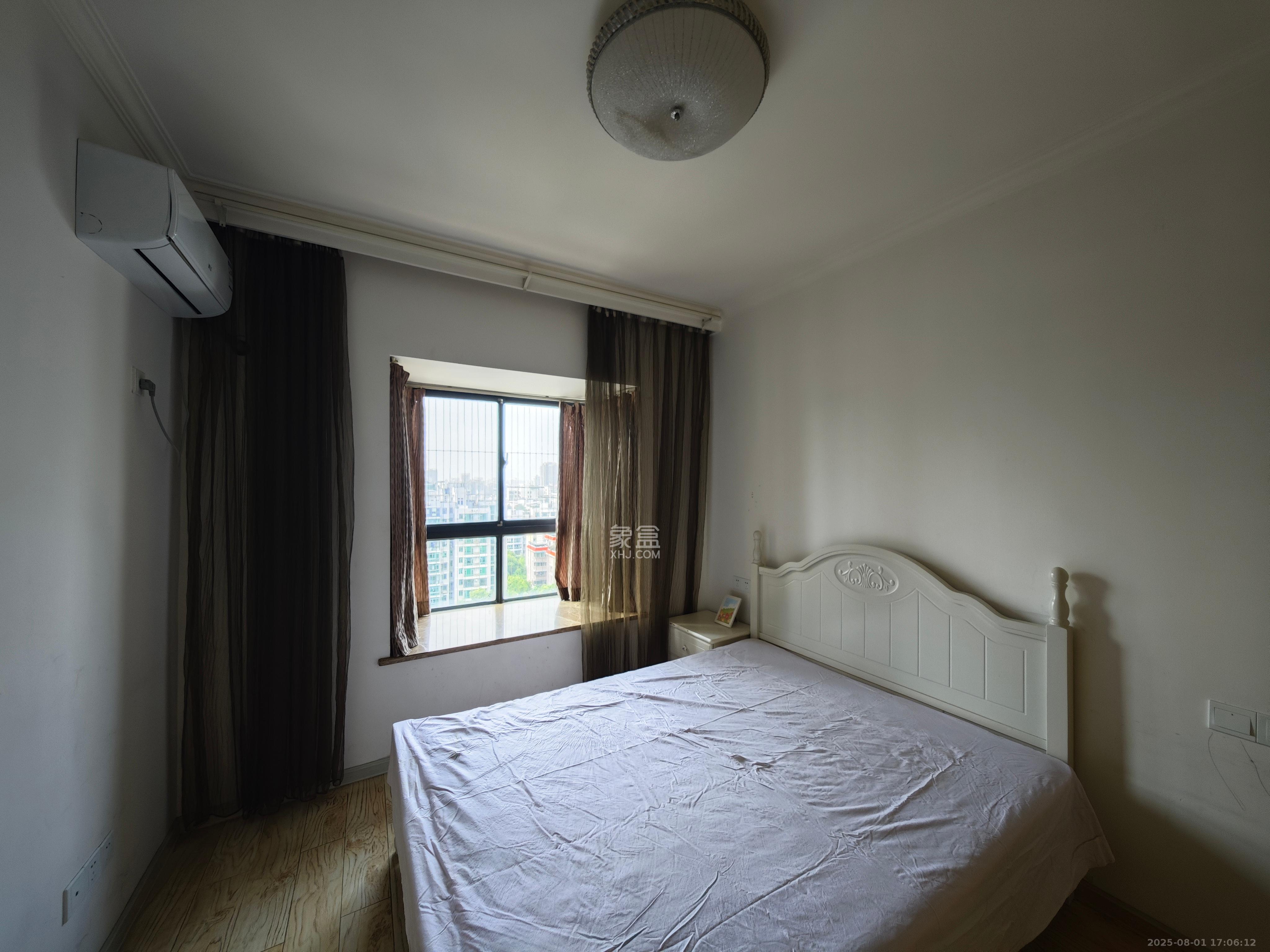 曙光领峰(曙光家园) 4室2厅2卫 3300.0元/月 曙光领峰(曙光家园) 4室2厅2卫 3300.0元/月室内图