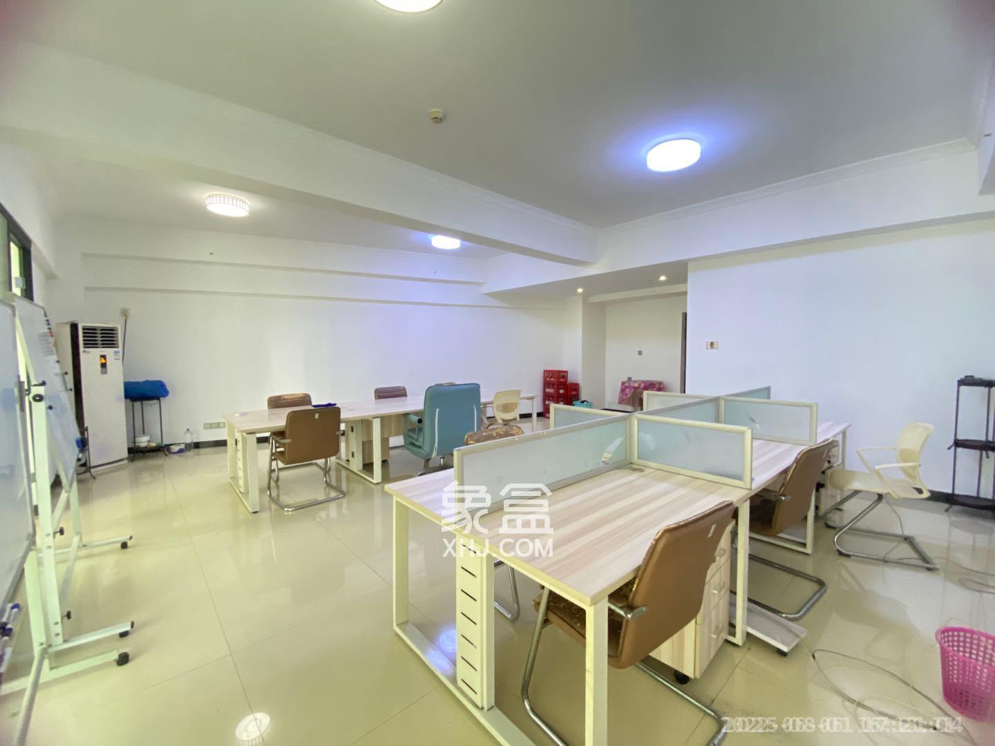 奥克斯广场 2室1厅1卫 4300.0元/月 奥克斯广场 2室1厅1卫 4300.0元/月室内图