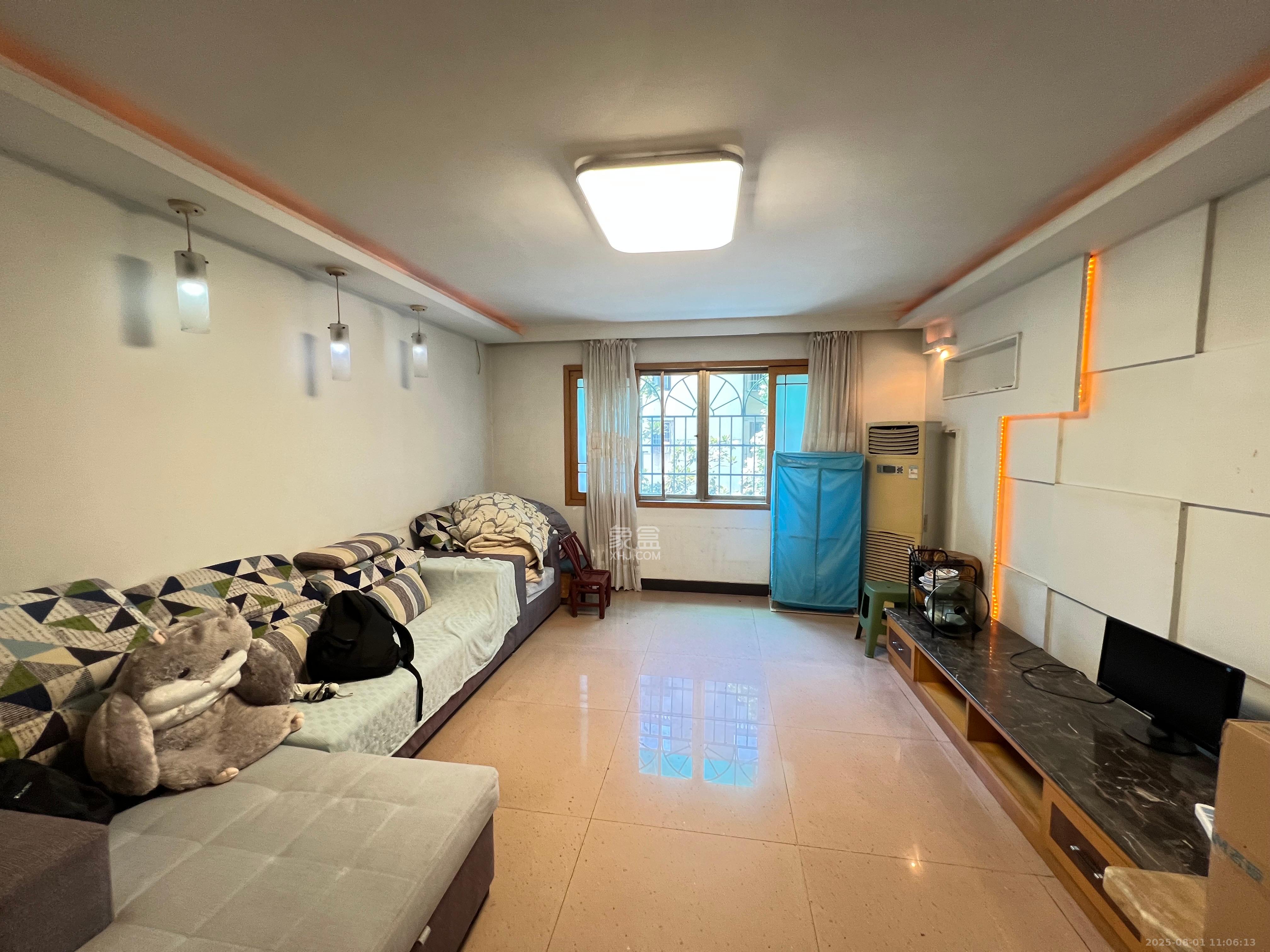 南明苑西区 4室2厅2卫 2200.0元/月 南明苑西区 4室2厅2卫 2200.0元/月室内图