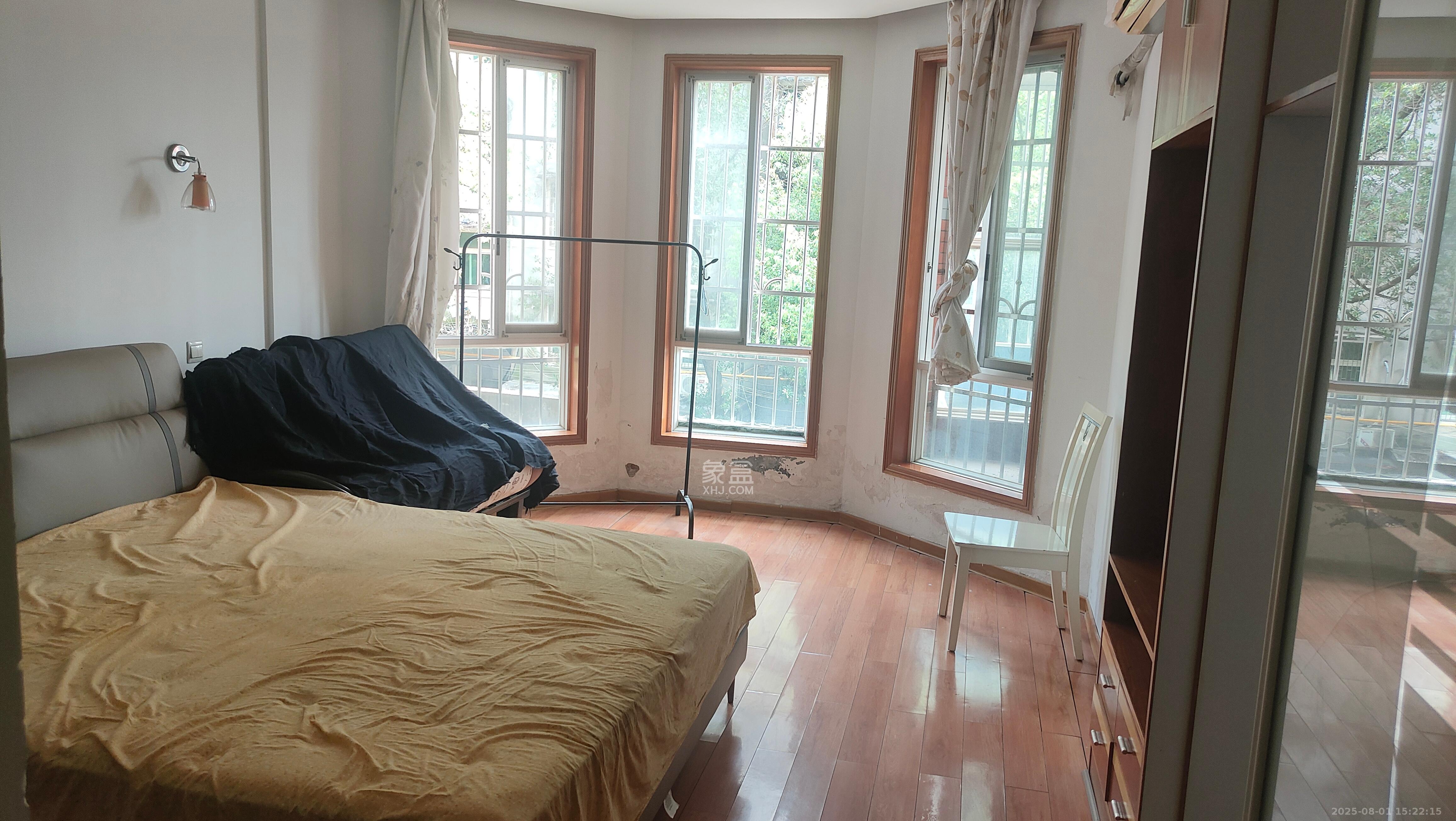 山水人家三期 3室2厅2卫 1800.0元/月 山水人家三期 3室2厅2卫 1800.0元/月室内图