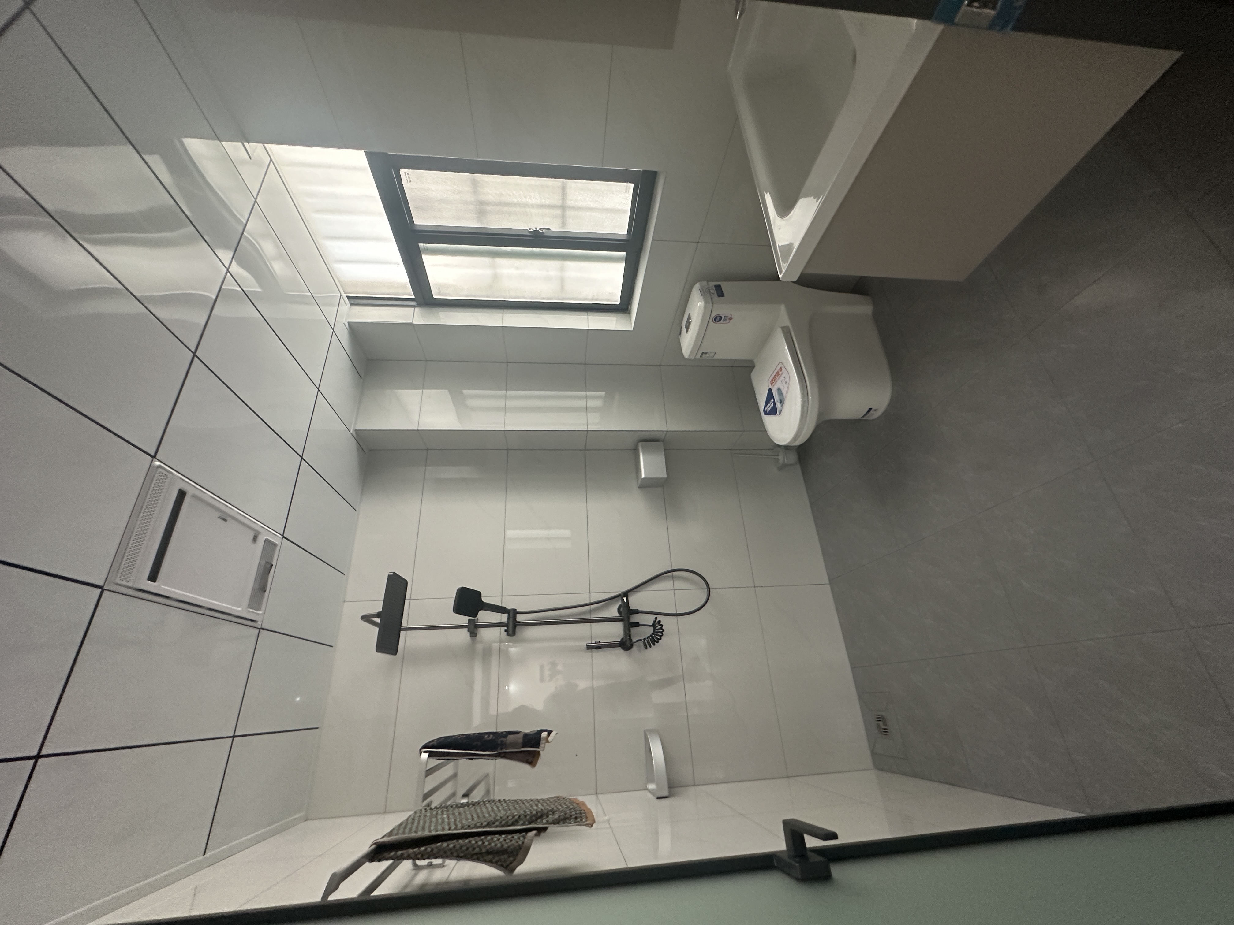 互助小区电梯房 3室2厅2卫 2500.0元/月 互助小区电梯房 3室2厅2卫 2500.0元/月室内图