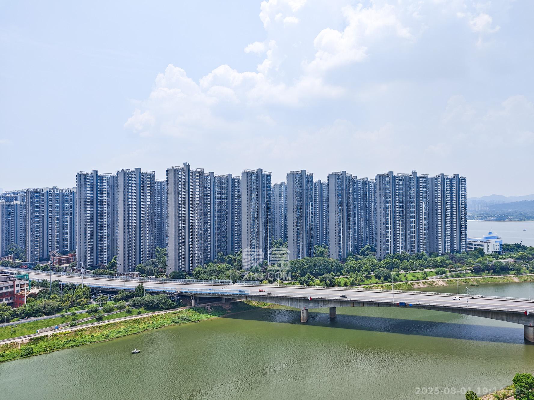 双湾国际（湘江御景花园）  3室2厅2卫   120.00万其他