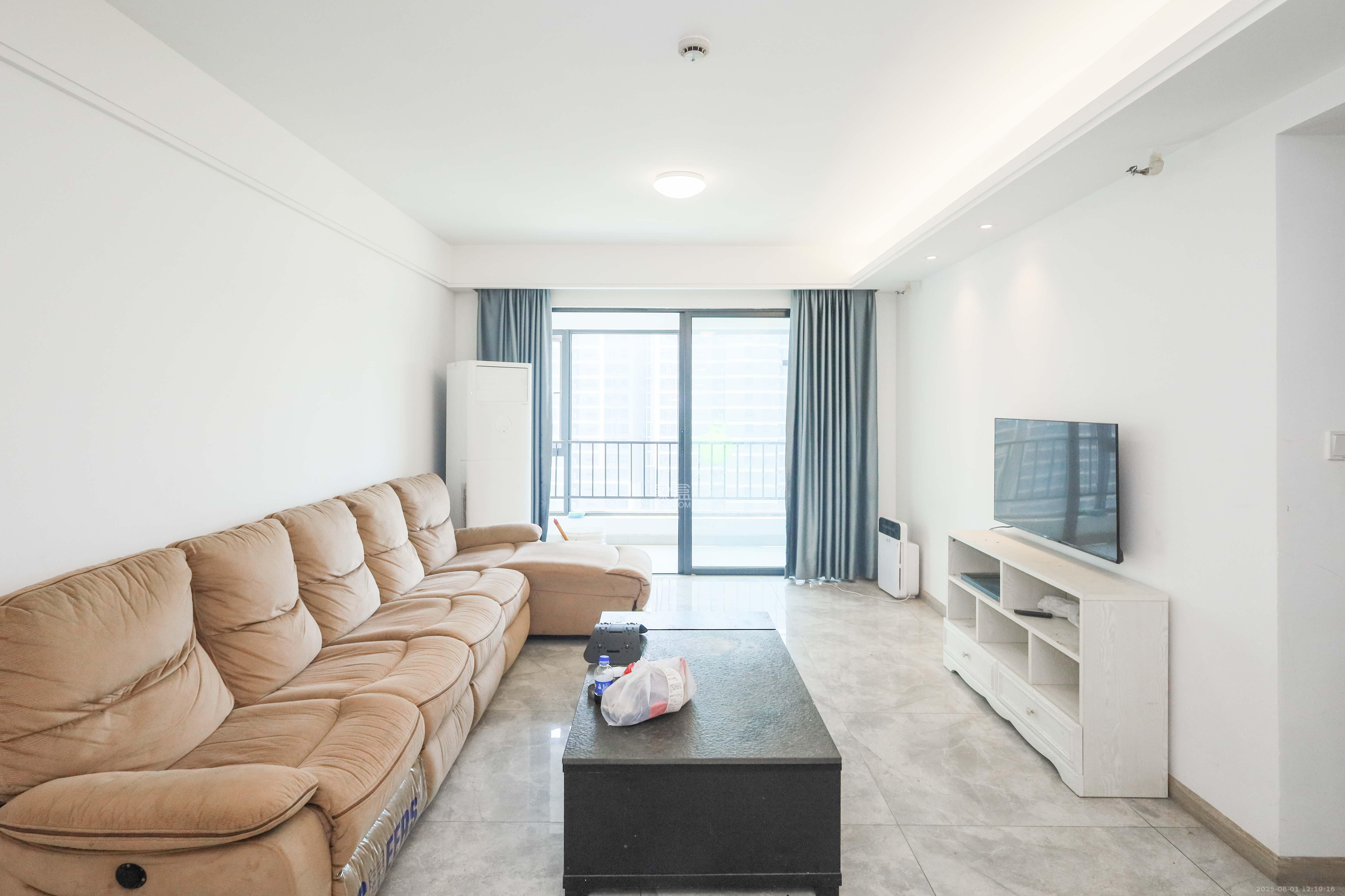 南山梅溪一方  3室1厅2卫    125.0万 南山梅溪一方  3室1厅2卫    125.0万客厅