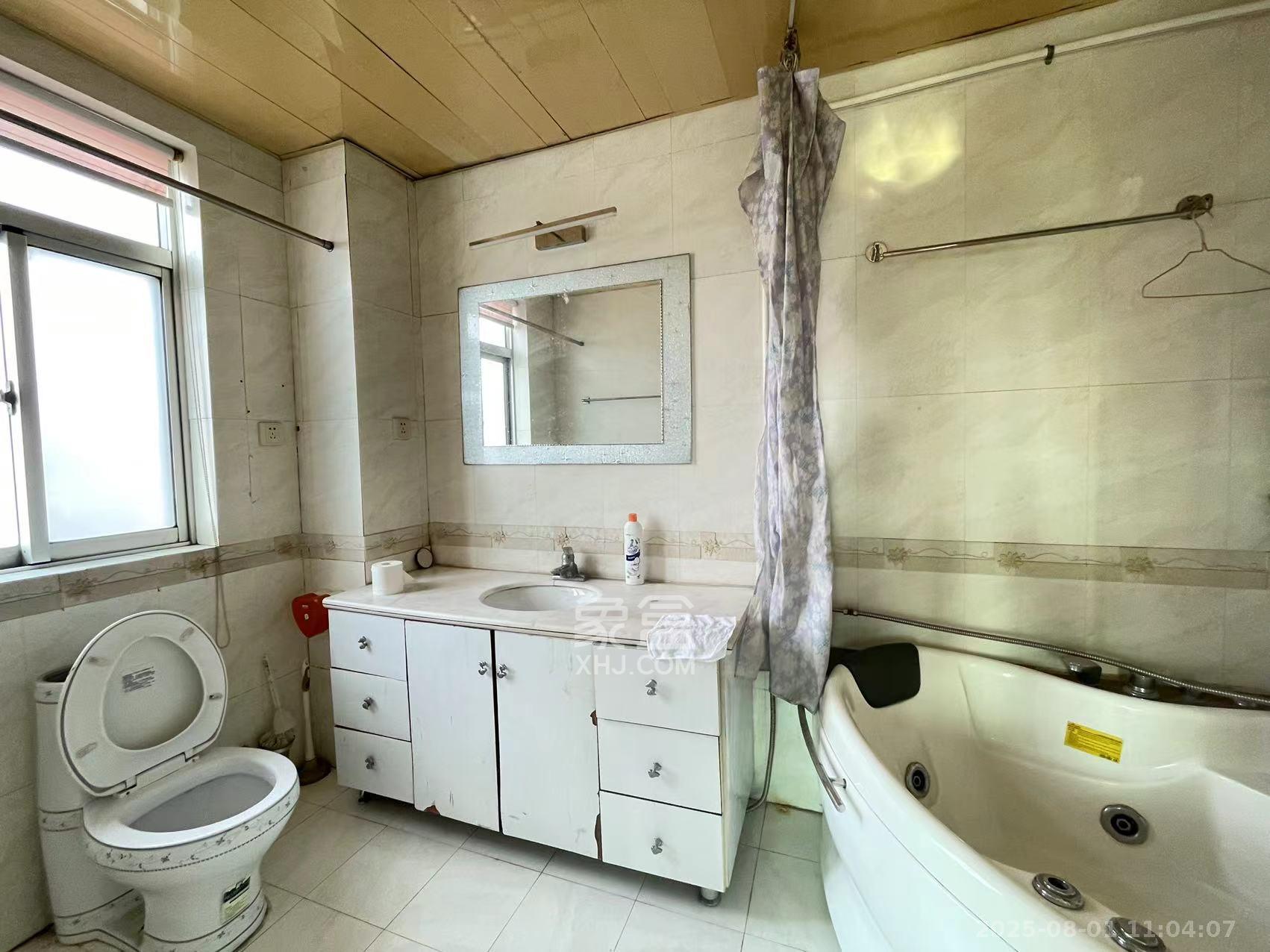 龙柏小区  3室2厅2卫    2900.0元/月 龙柏小区  3室2厅2卫    2900.0元/月室内图