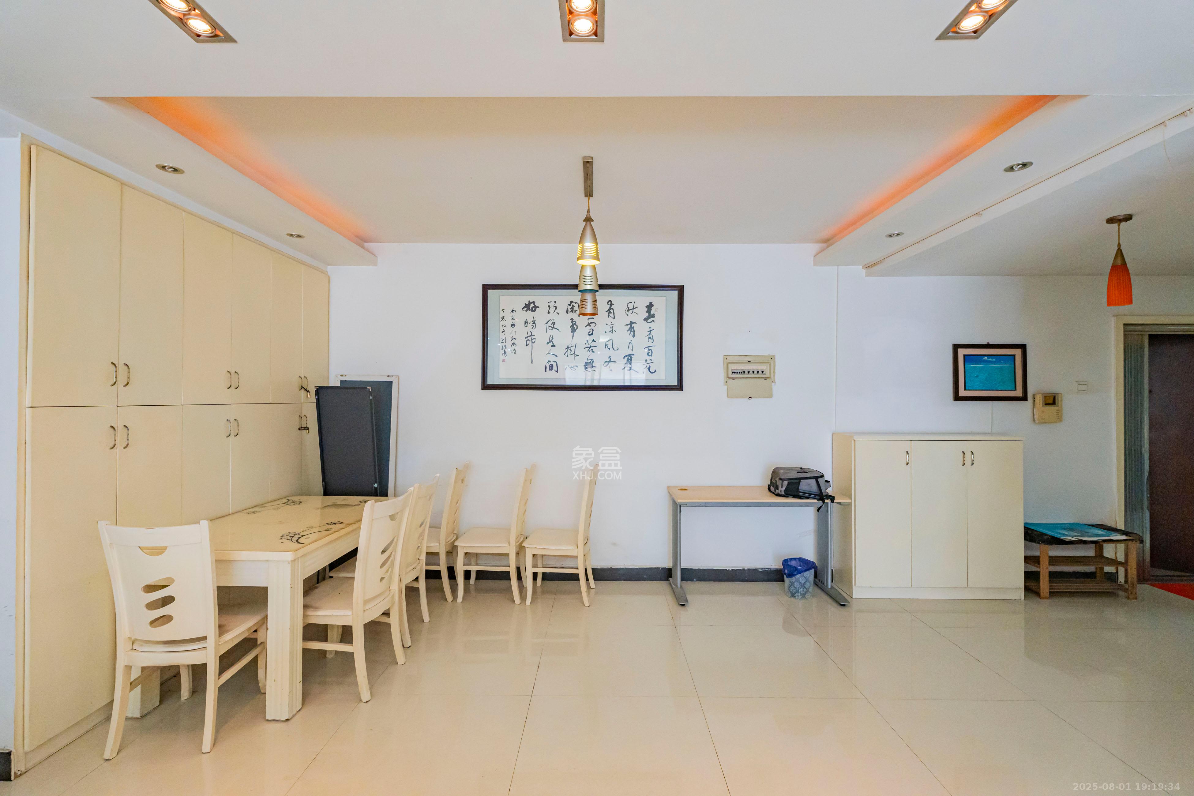 天健芙蓉盛世一期 3室2厅1卫 118.0万 天健芙蓉盛世一期 3室2厅1卫 118.0万客厅