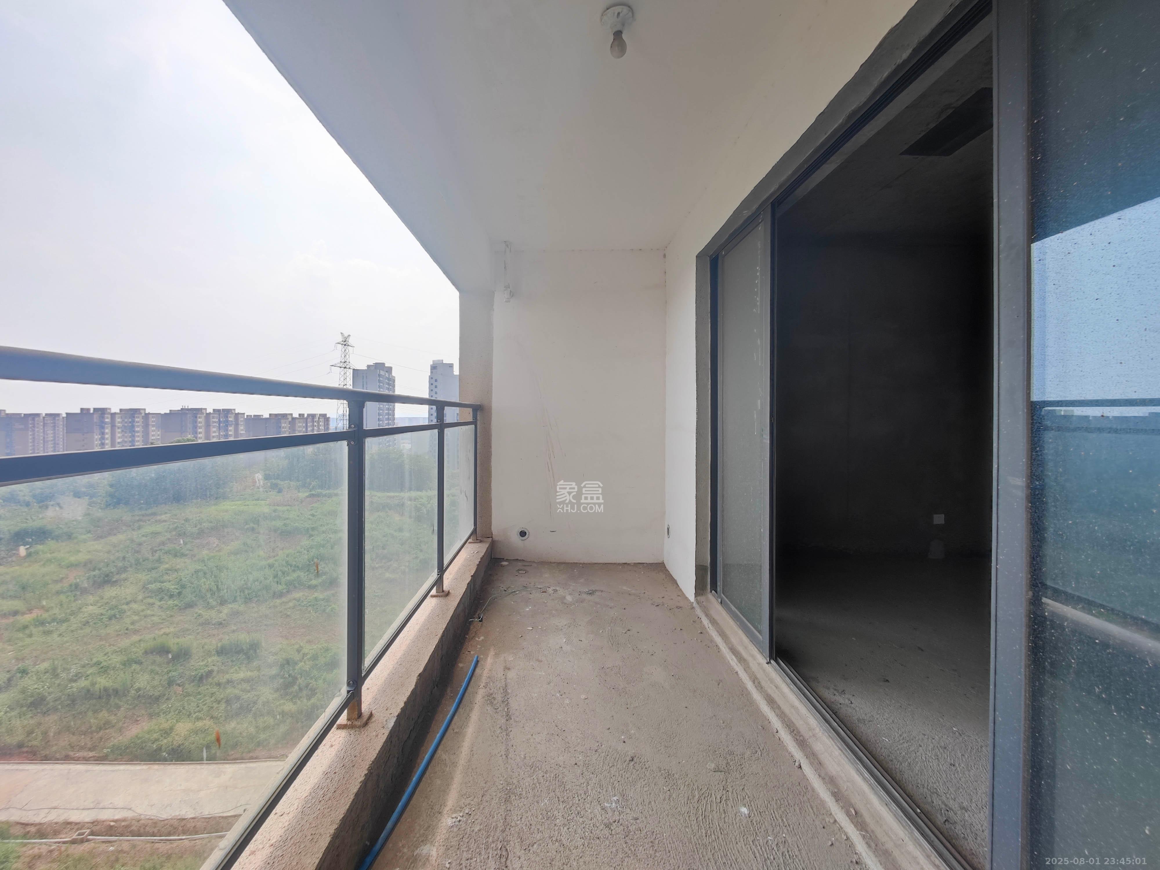 五矿万境蓝山  4室2厅2卫    118.0万阳台