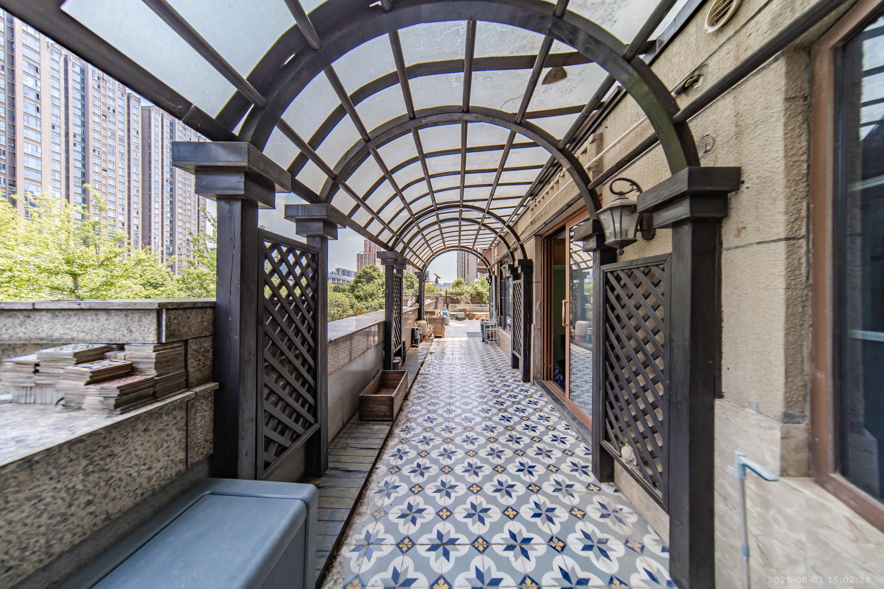 中天栖溪里  3室2厅2卫    198.0万 中天栖溪里  3室2厅2卫    198.0万阳台