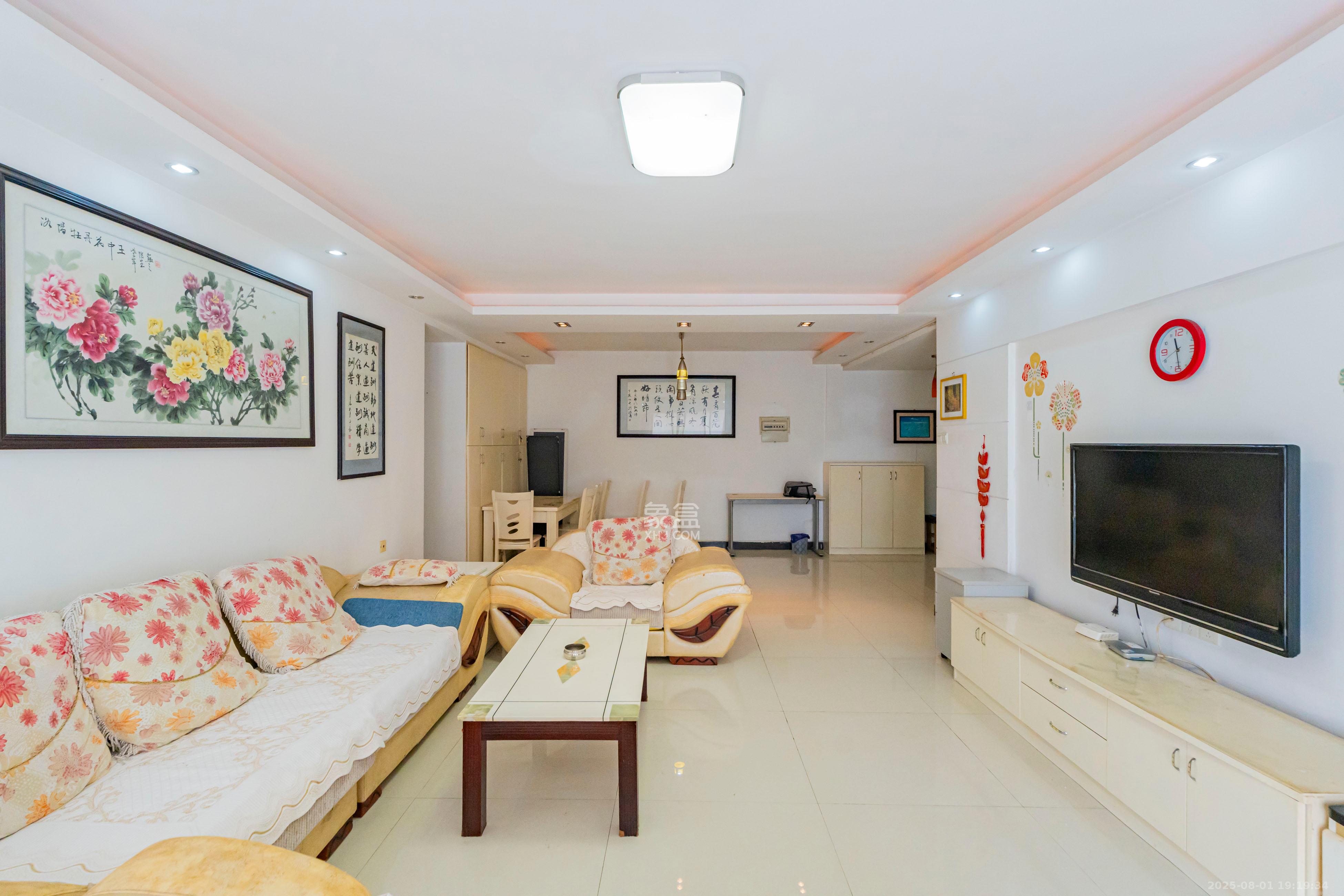 天健芙蓉盛世一期 3室2厅1卫 118.0万 天健芙蓉盛世一期 3室2厅1卫 118.0万客厅