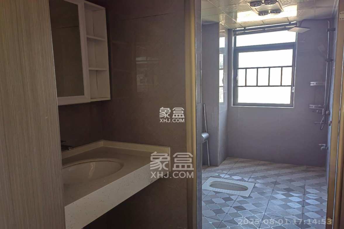 和美星城  4室2厅2卫    2700.0元/月 和美星城  4室2厅2卫    2700.0元/月室内图