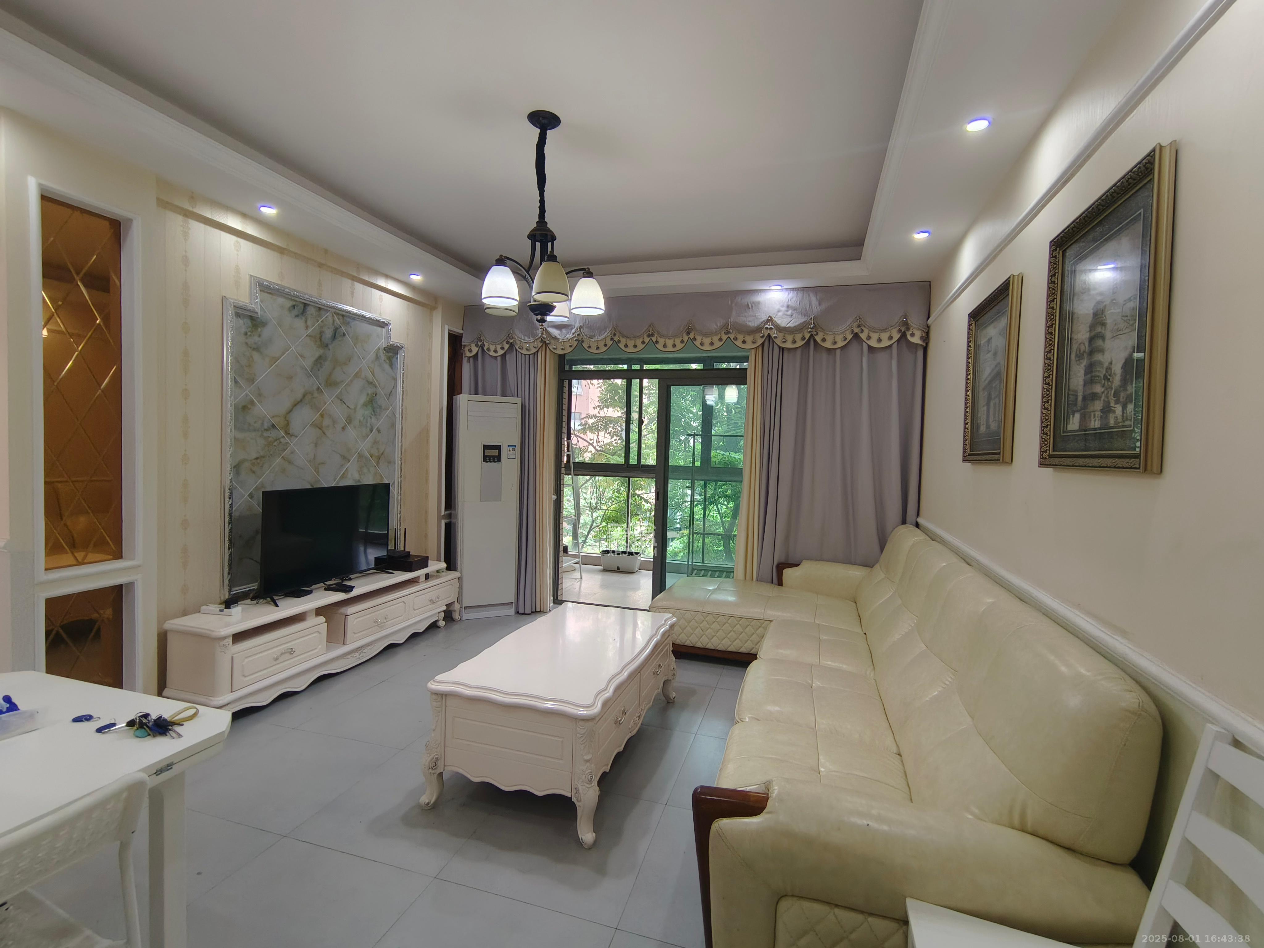 新城新世界一二三期  3室2厅1卫    2800.0元/月室内图