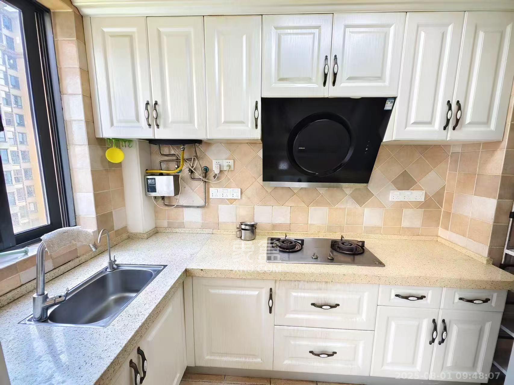 中建芙蓉嘉苑  4室2厅2卫    3000.0元/月室内图