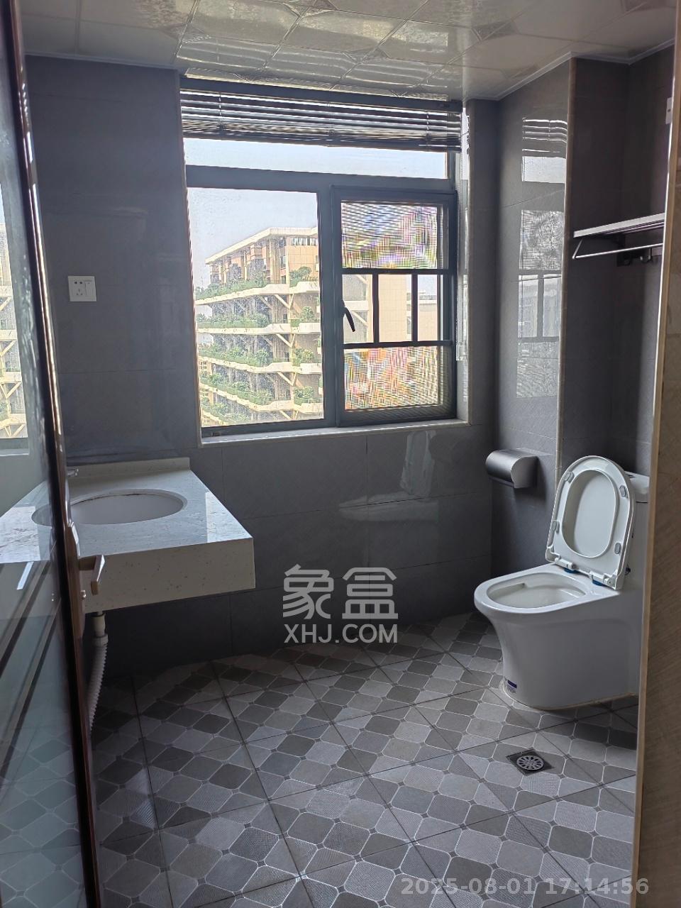 和美星城  4室2厅2卫    2700.0元/月 和美星城  4室2厅2卫    2700.0元/月室内图