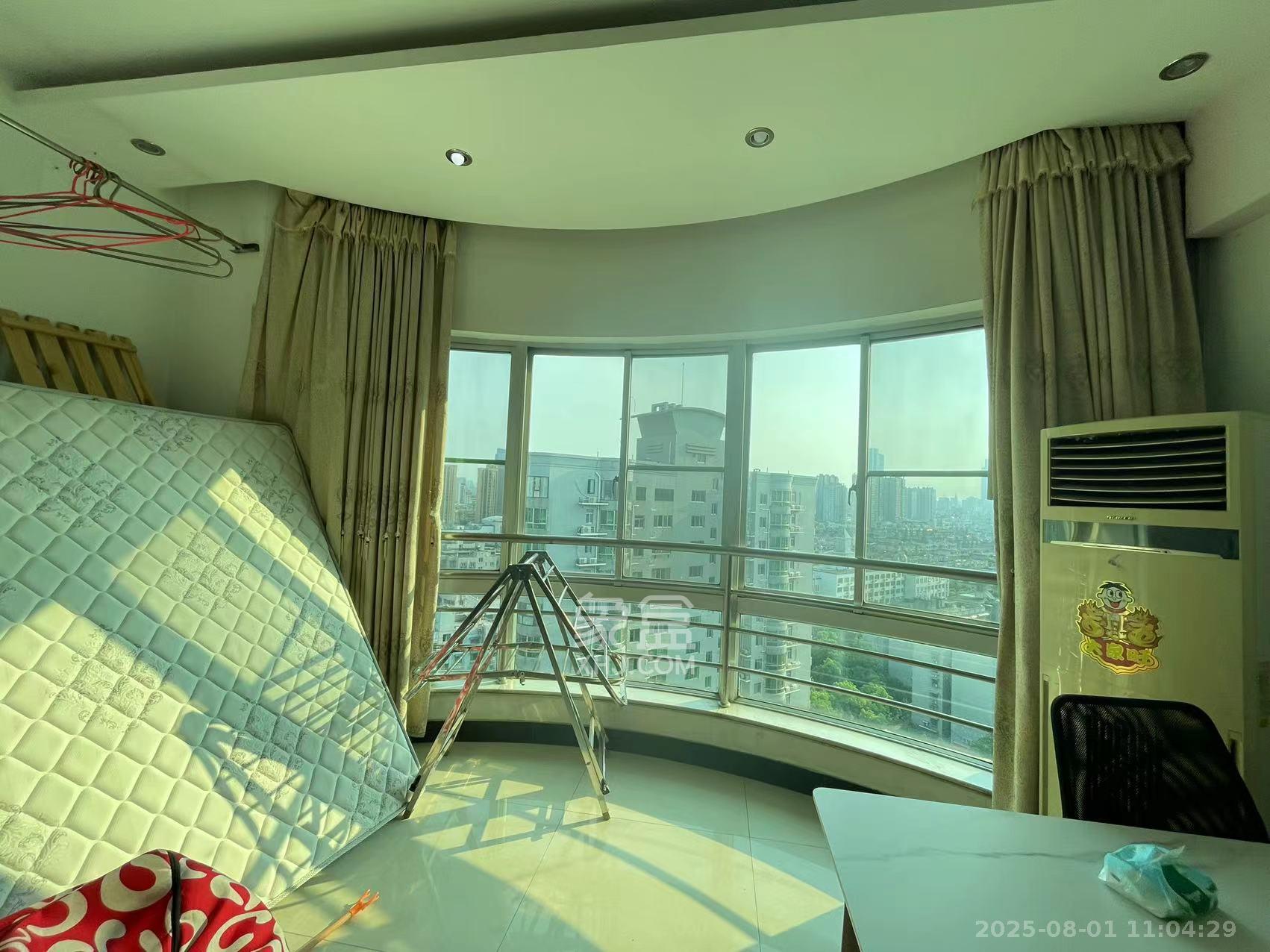 龙柏小区  3室2厅2卫    2900.0元/月 龙柏小区  3室2厅2卫    2900.0元/月室内图