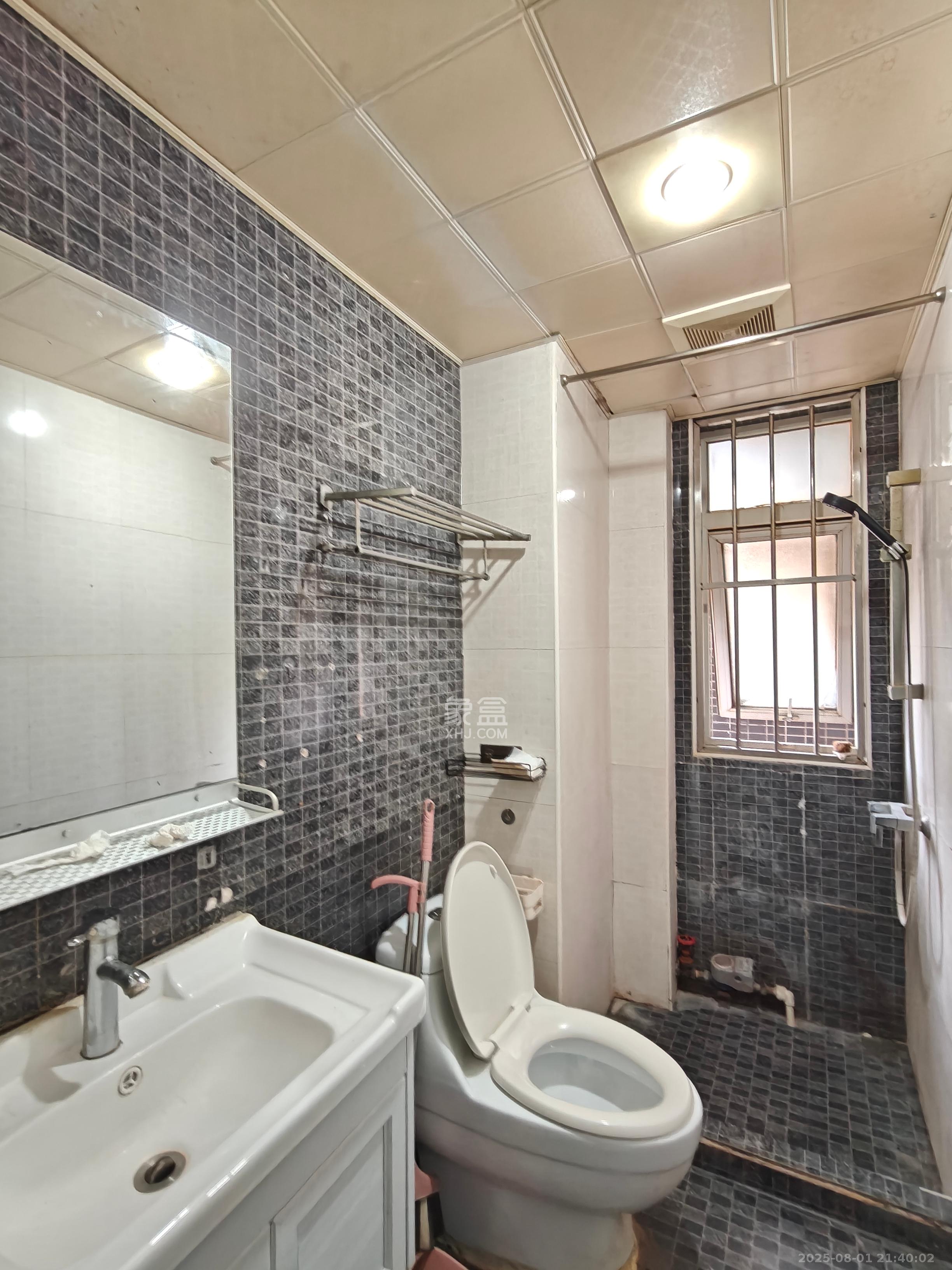 汇富中心 1室1厅1卫 1900.0元/月 汇富中心 1室1厅1卫 1900.0元/月室内图